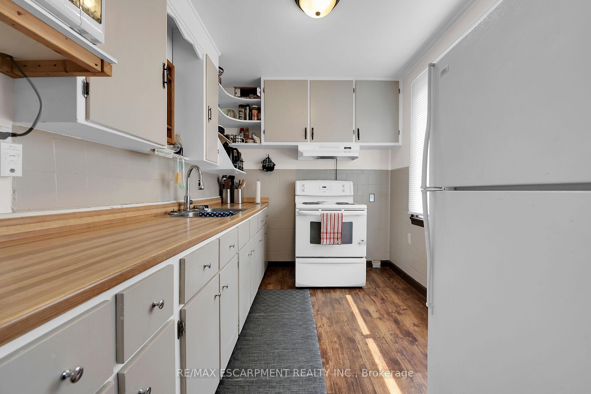 Photo 4 of 206 East 15th Street, Hamilton, Inch Park — HOMEH