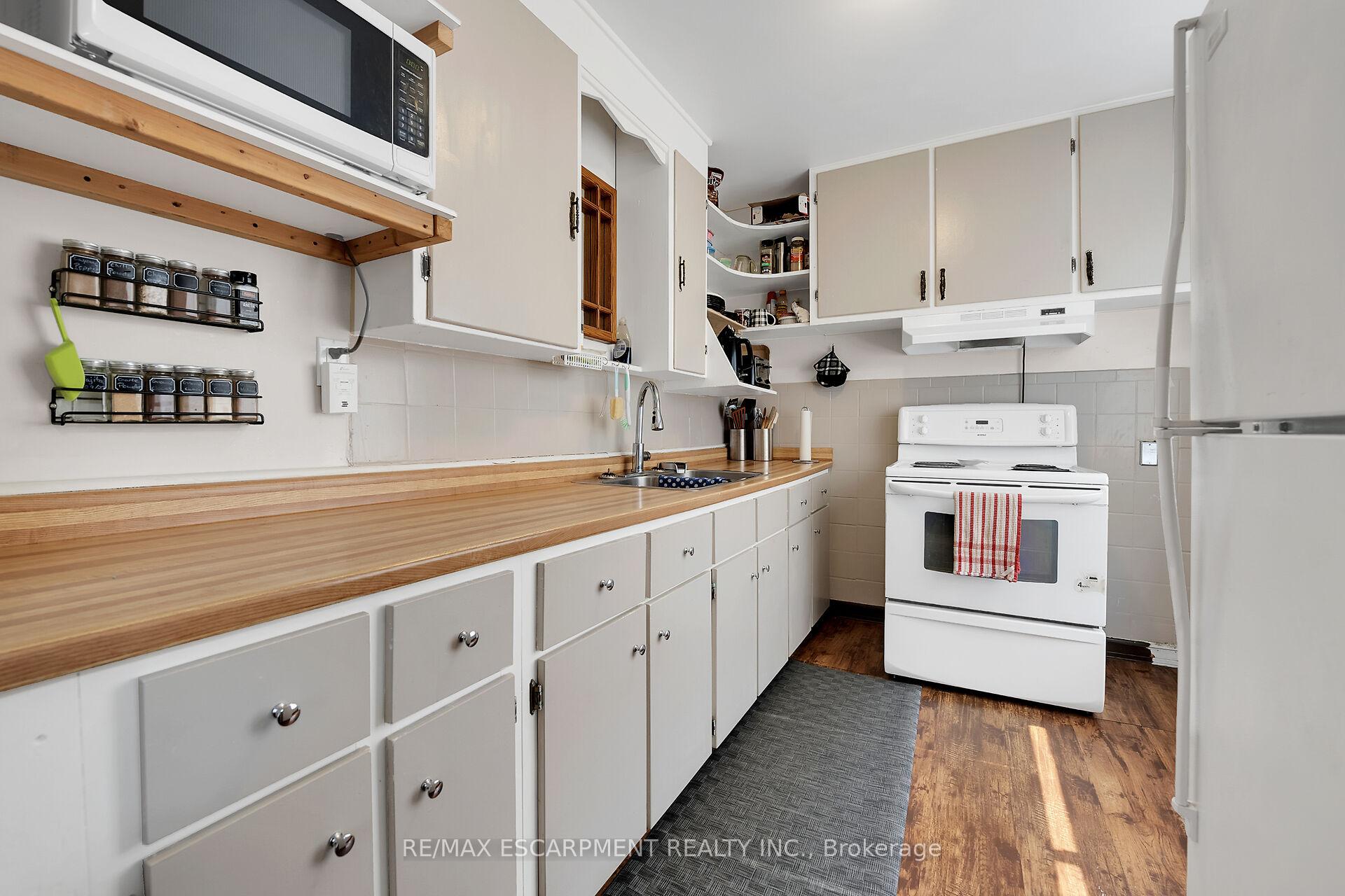 Photo 3 of 206 East 15th Street, Hamilton, Inch Park — HOMEH