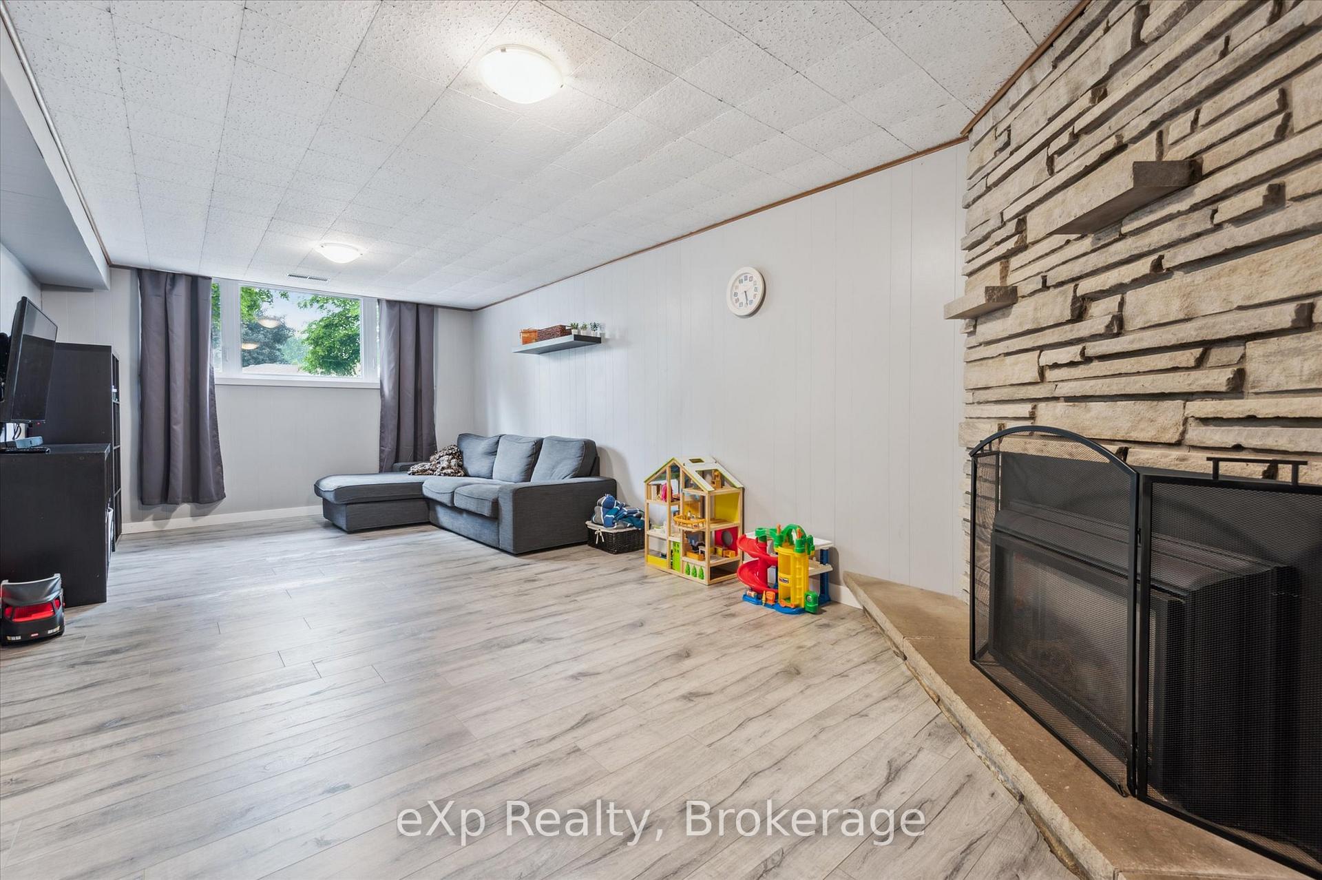 Photo 18 of 119 Gibson Drive, Kitchener — HOMEH