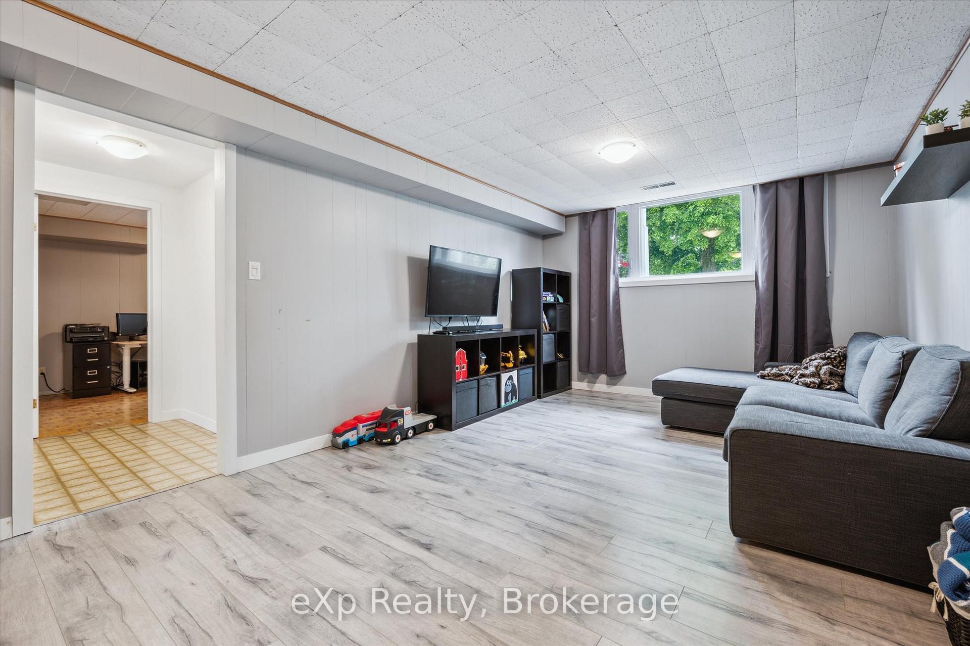Photo 11 of 119 Gibson Drive, Kitchener — HOMEH