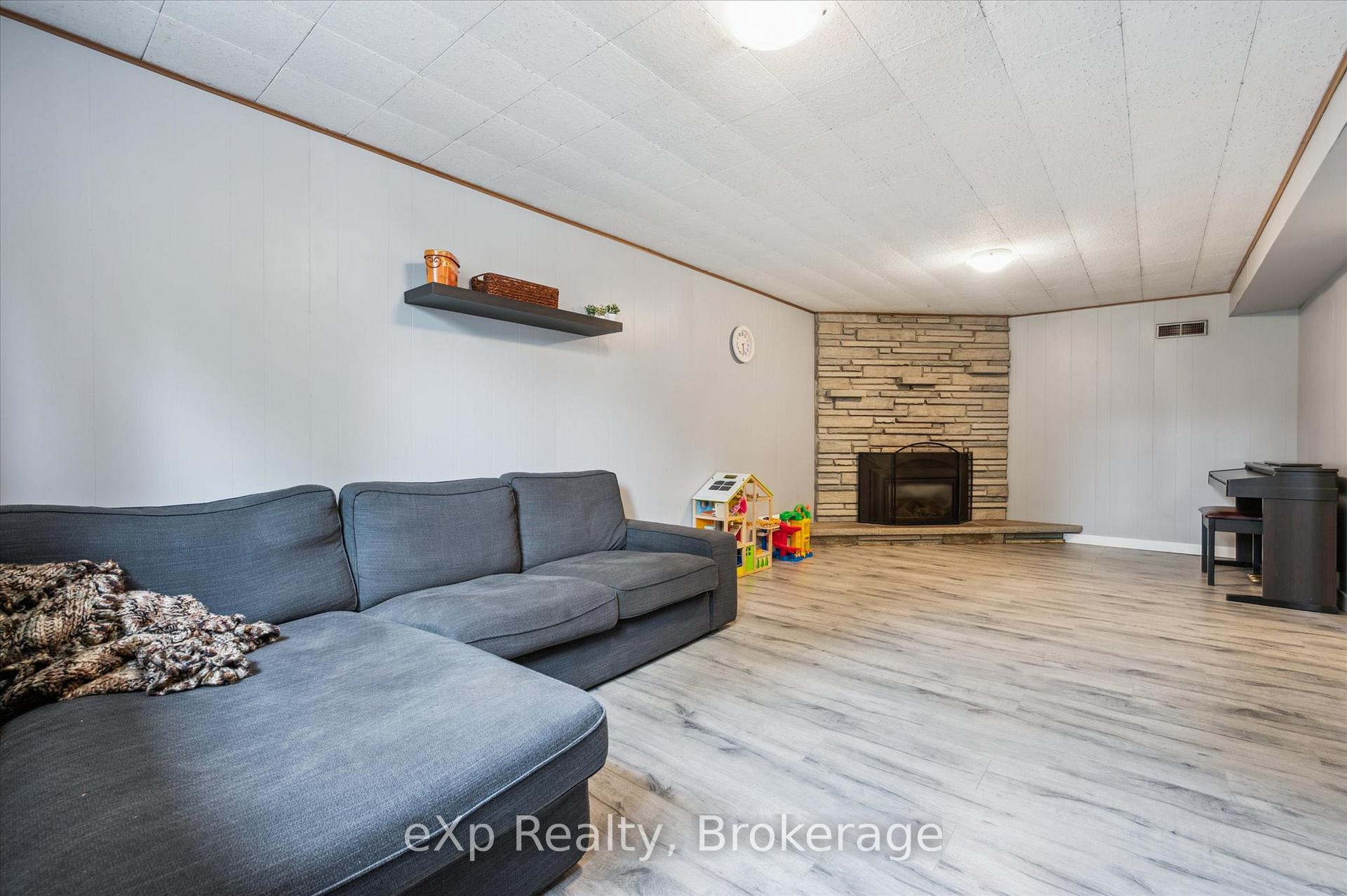 Photo 20 of 119 Gibson Drive, Kitchener — HOMEH