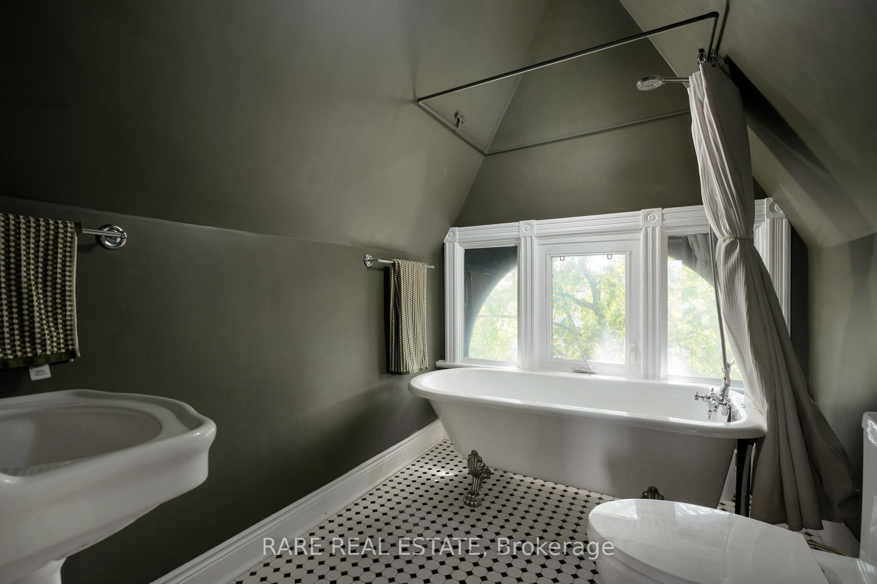 Photo 33 of 145 Beaconsfield Avenue, Toronto, Little Portugal — HOMEH