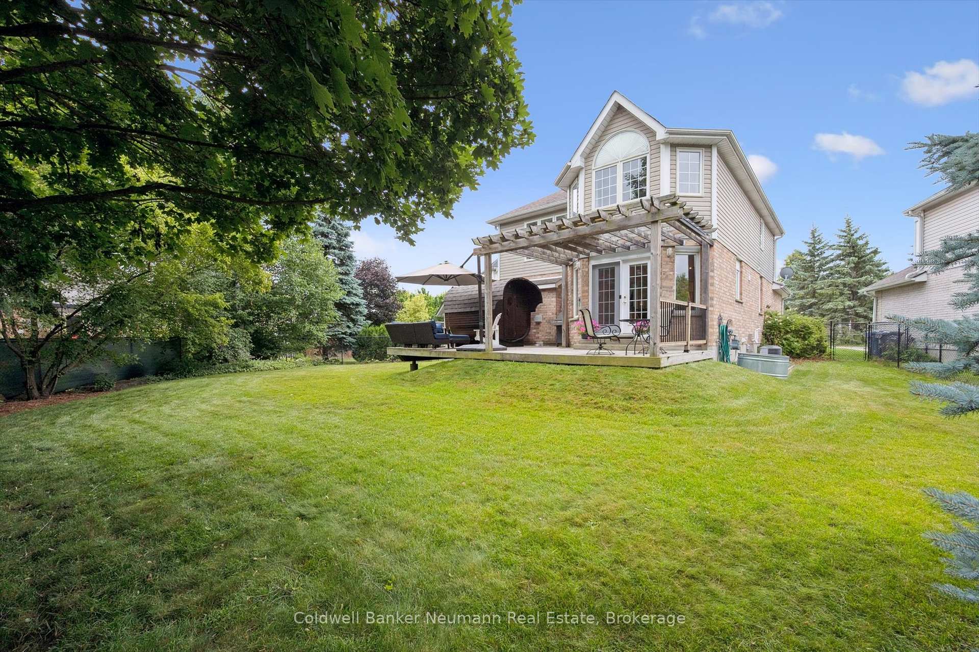 Photo 2 of 25 Burke Court, Guelph, Pineridge/Westminster Woods — HOMEH