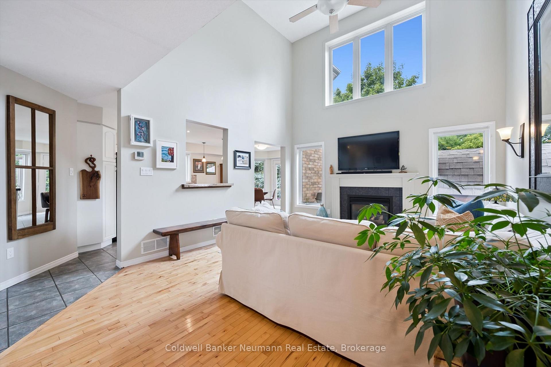 Photo 8 of 25 Burke Court, Guelph, Pineridge/Westminster Woods — HOMEH