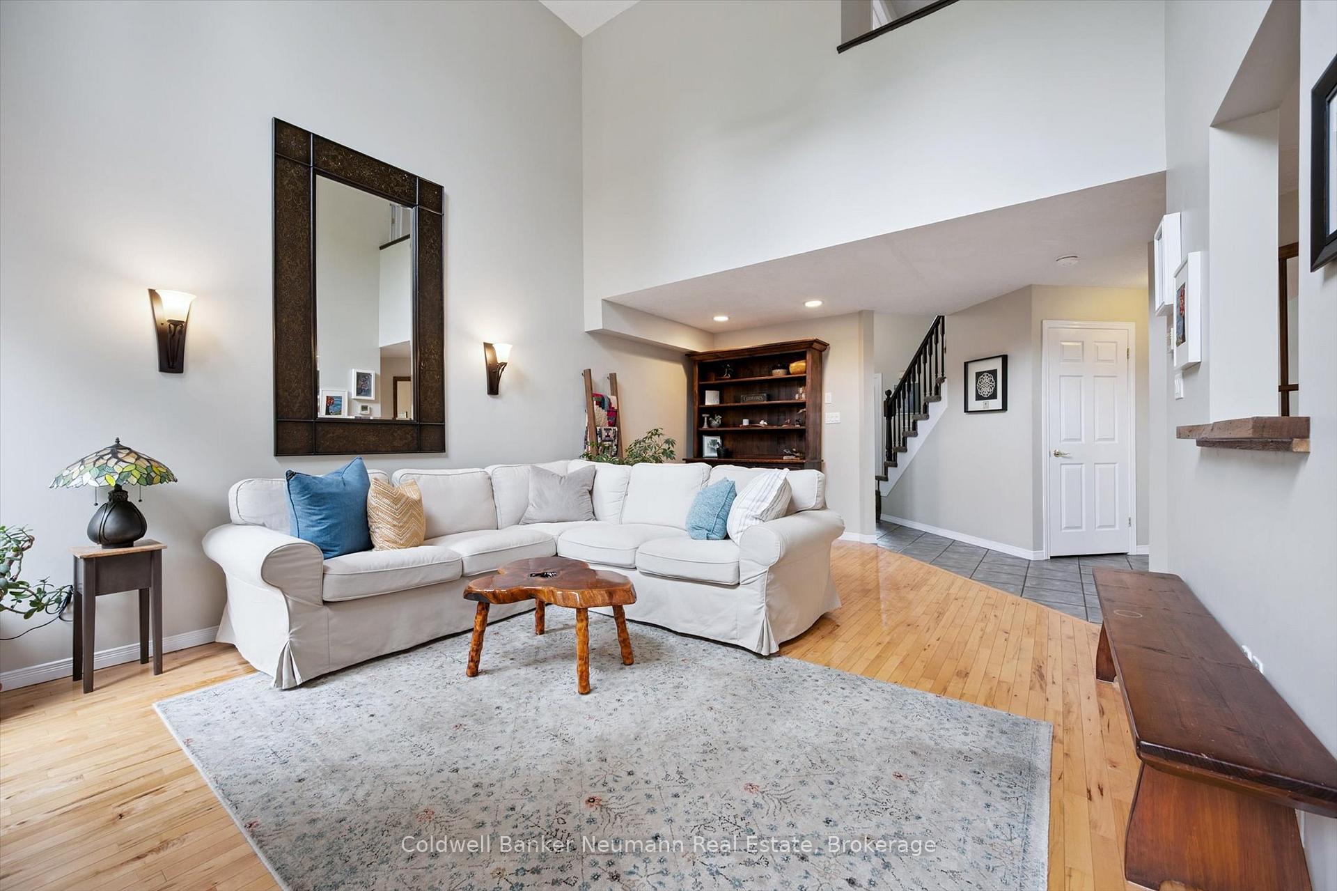 Photo 9 of 25 Burke Court, Guelph, Pineridge/Westminster Woods — HOMEH