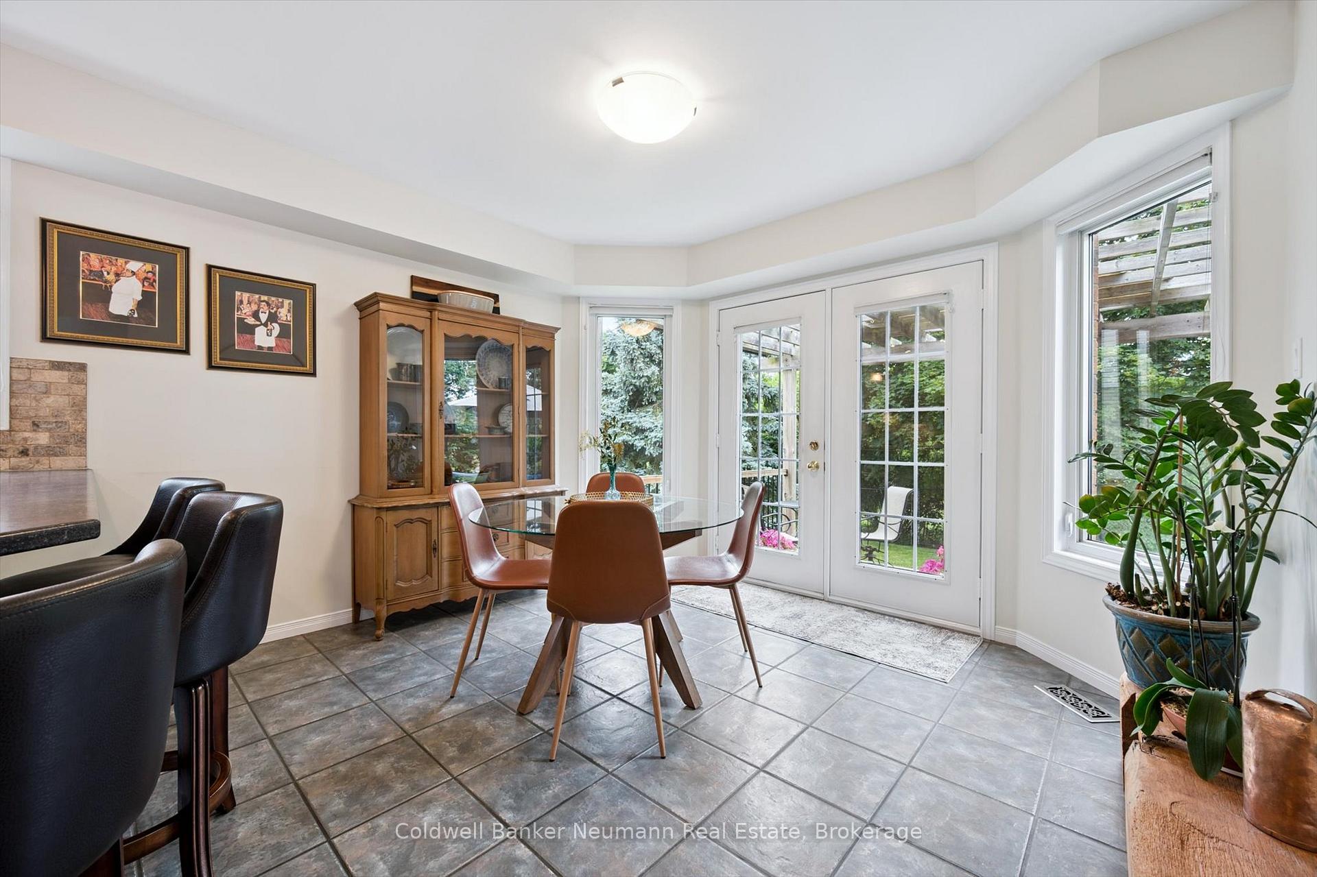 Photo 11 of 25 Burke Court, Guelph, Pineridge/Westminster Woods — HOMEH