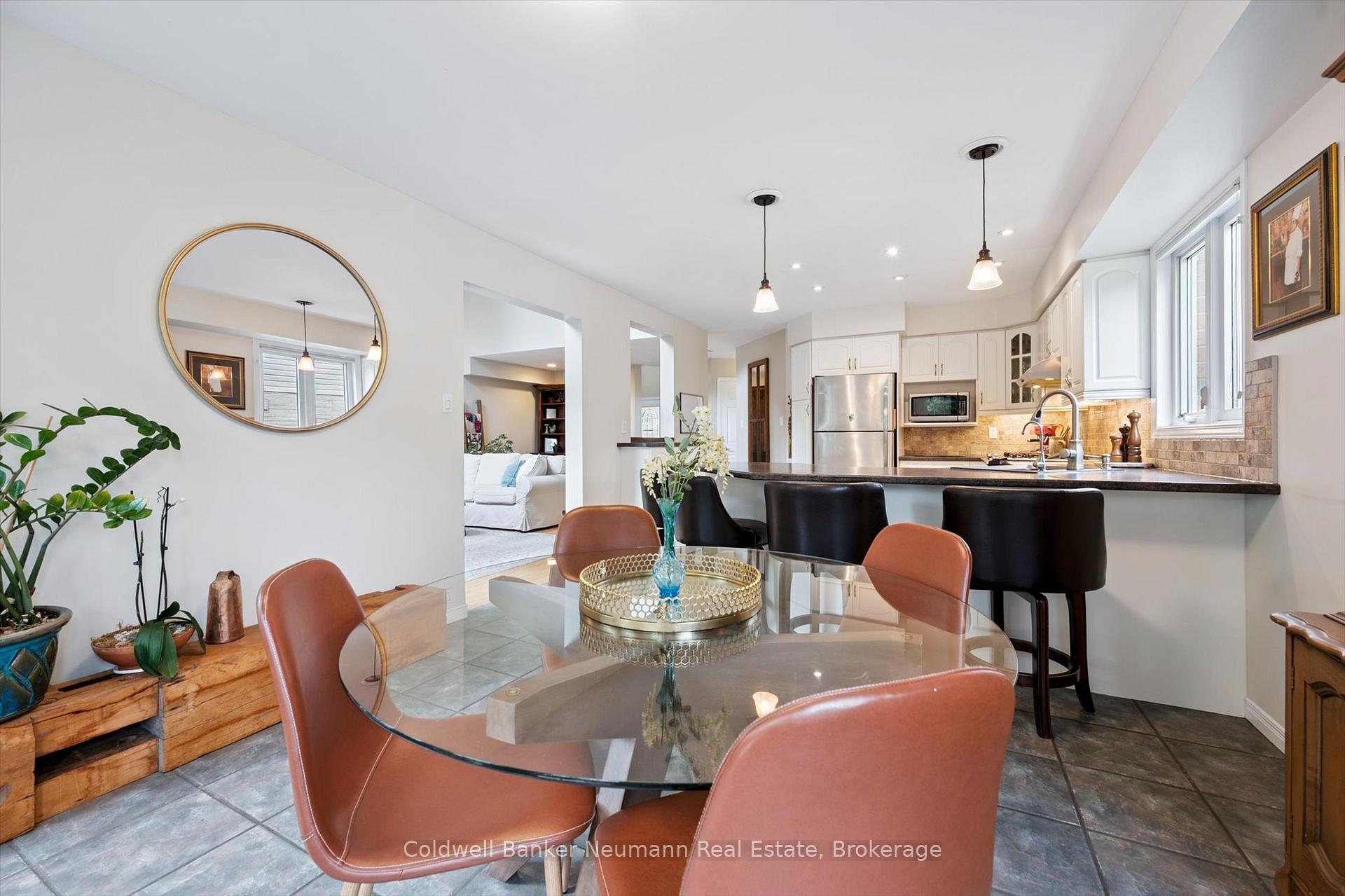 Photo 12 of 25 Burke Court, Guelph, Pineridge/Westminster Woods — HOMEH