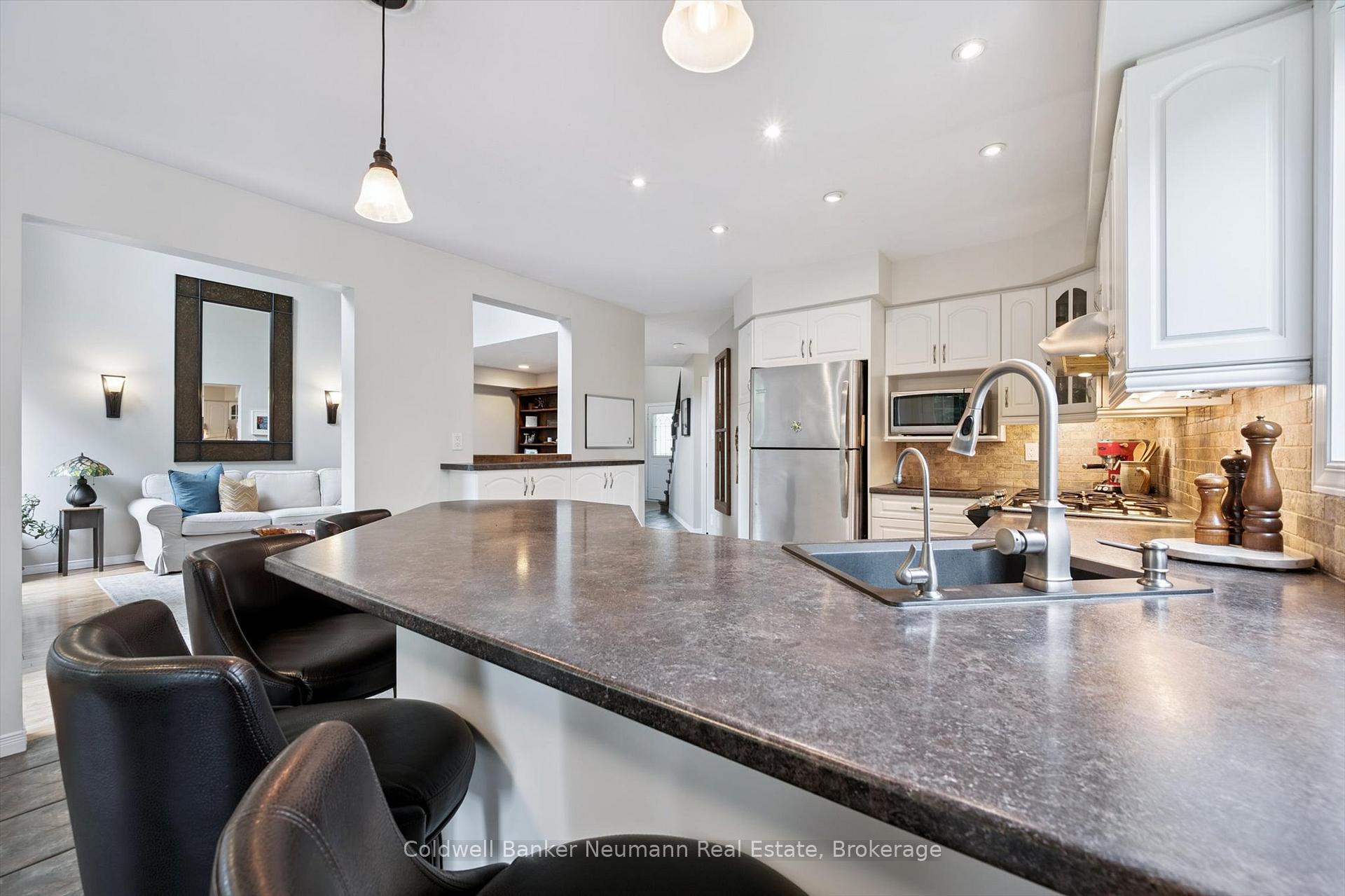 Photo 13 of 25 Burke Court, Guelph, Pineridge/Westminster Woods — HOMEH