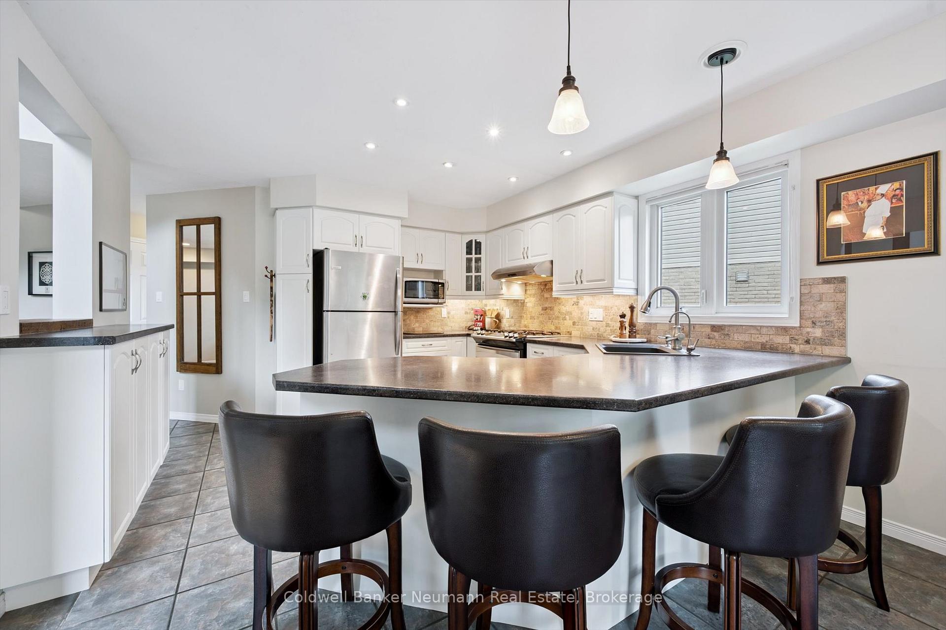 Photo 14 of 25 Burke Court, Guelph, Pineridge/Westminster Woods — HOMEH