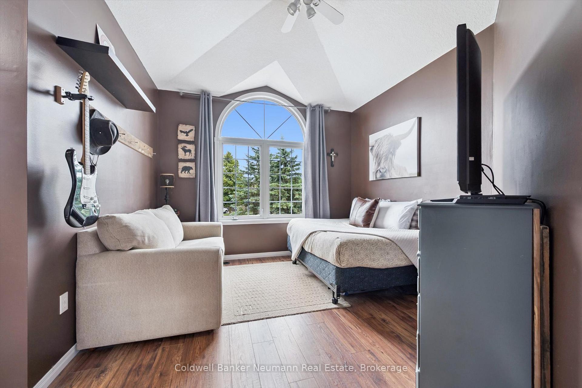 Photo 20 of 25 Burke Court, Guelph, Pineridge/Westminster Woods — HOMEH