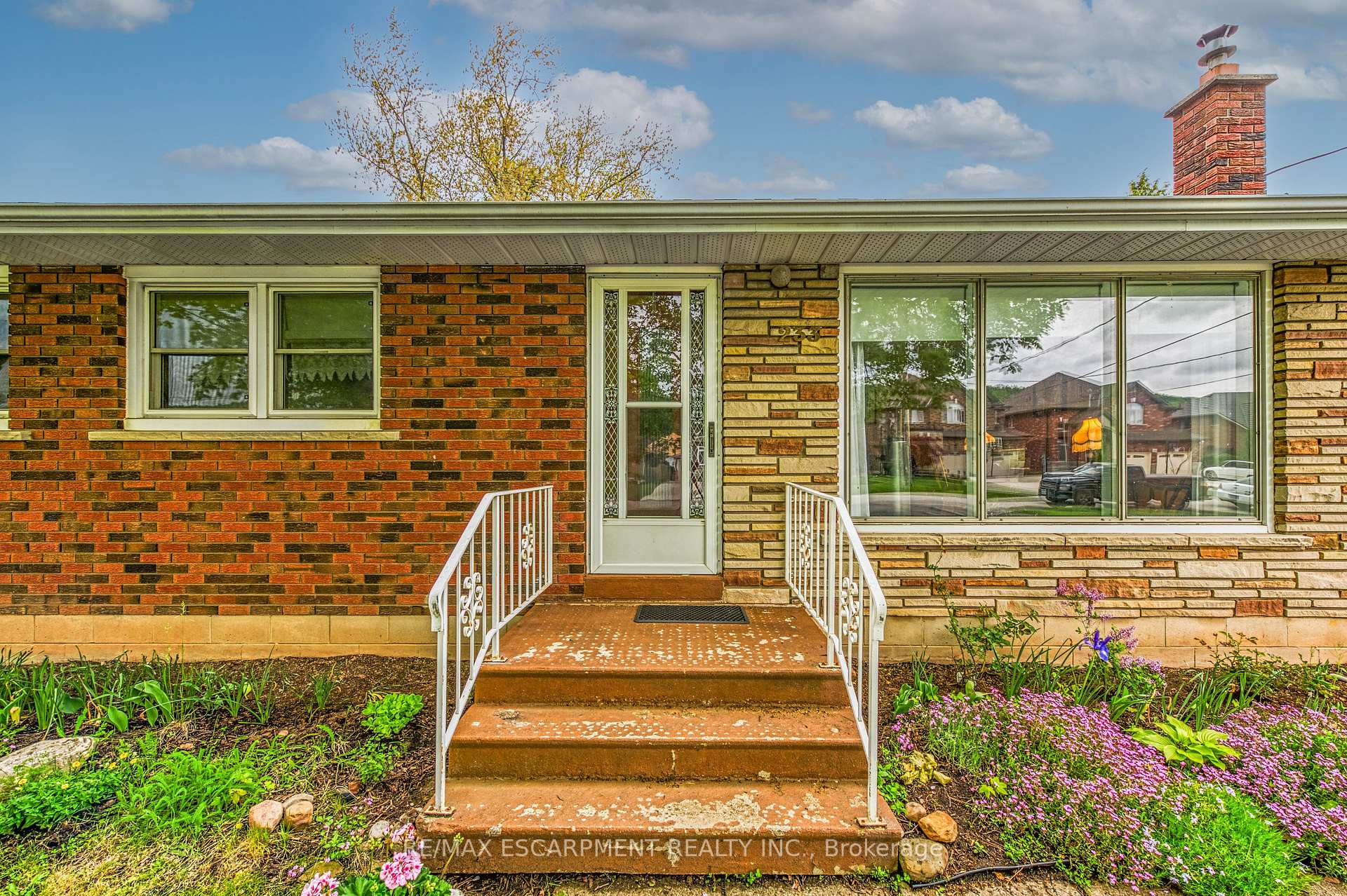 Photo 1 of 233 Helena Avenue, Hamilton, Winona — HOMEH