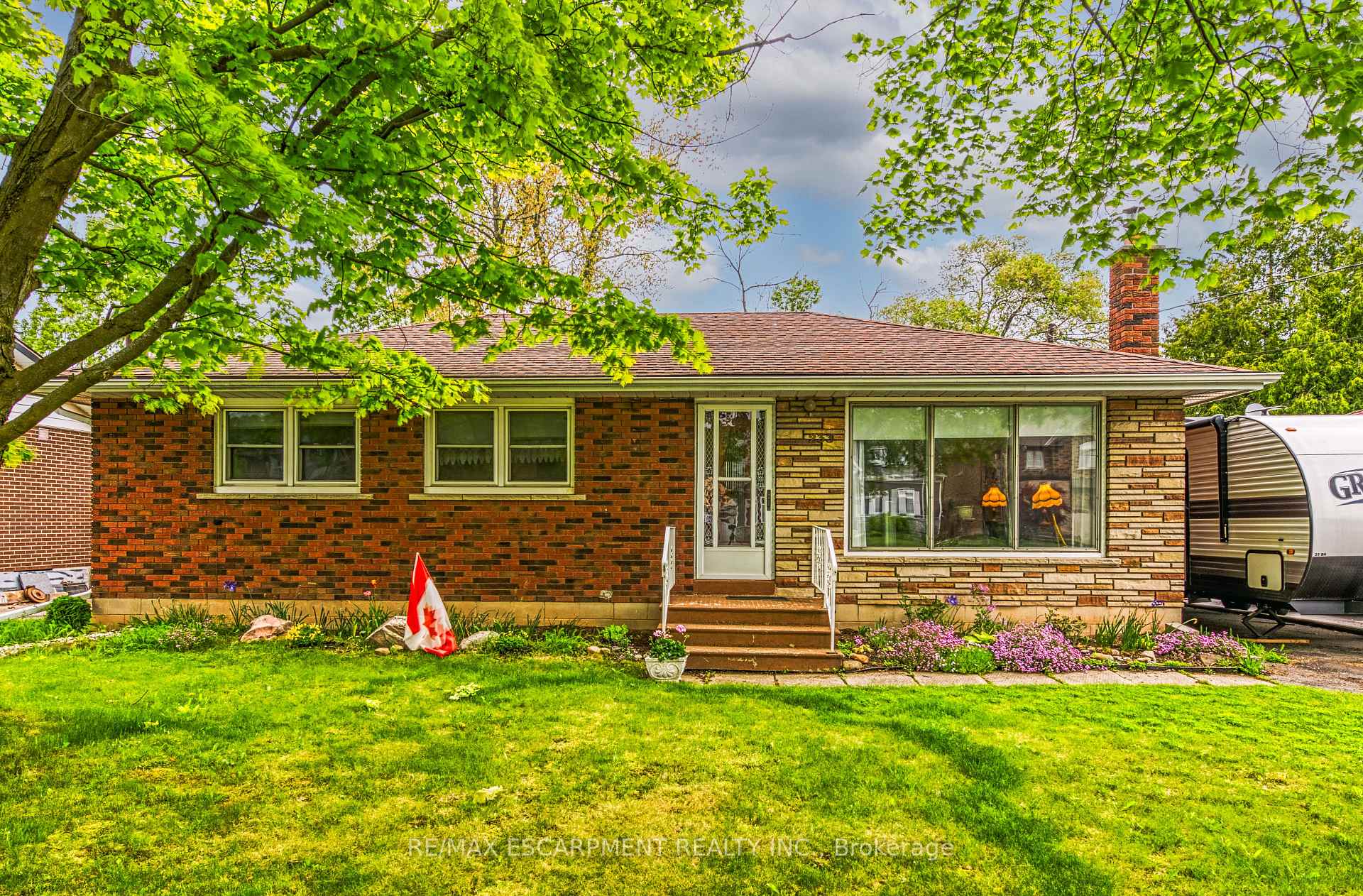 Photo 5 of 233 Helena Avenue, Hamilton, Winona — HOMEH