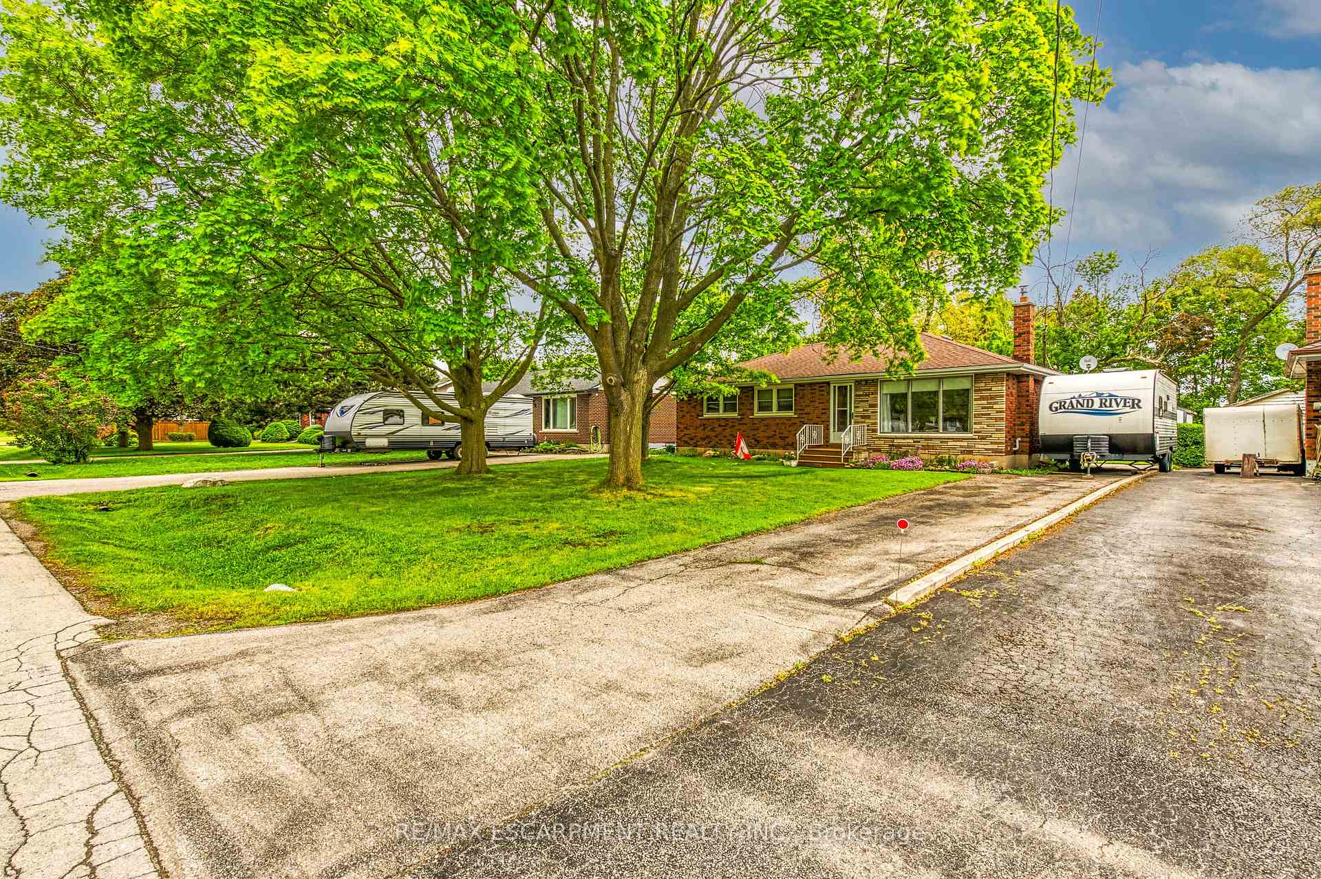 Photo 8 of 233 Helena Avenue, Hamilton, Winona — HOMEH