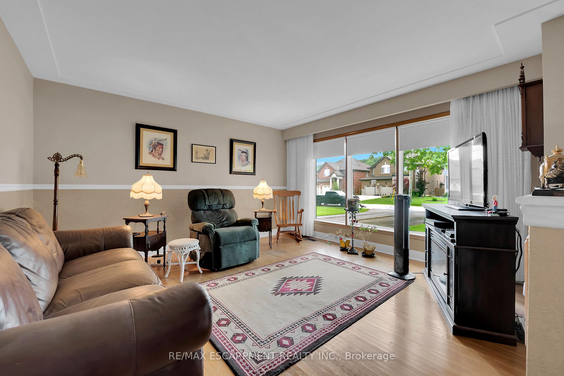 Photo 2 of 233 Helena Avenue, Hamilton, Winona — HOMEH