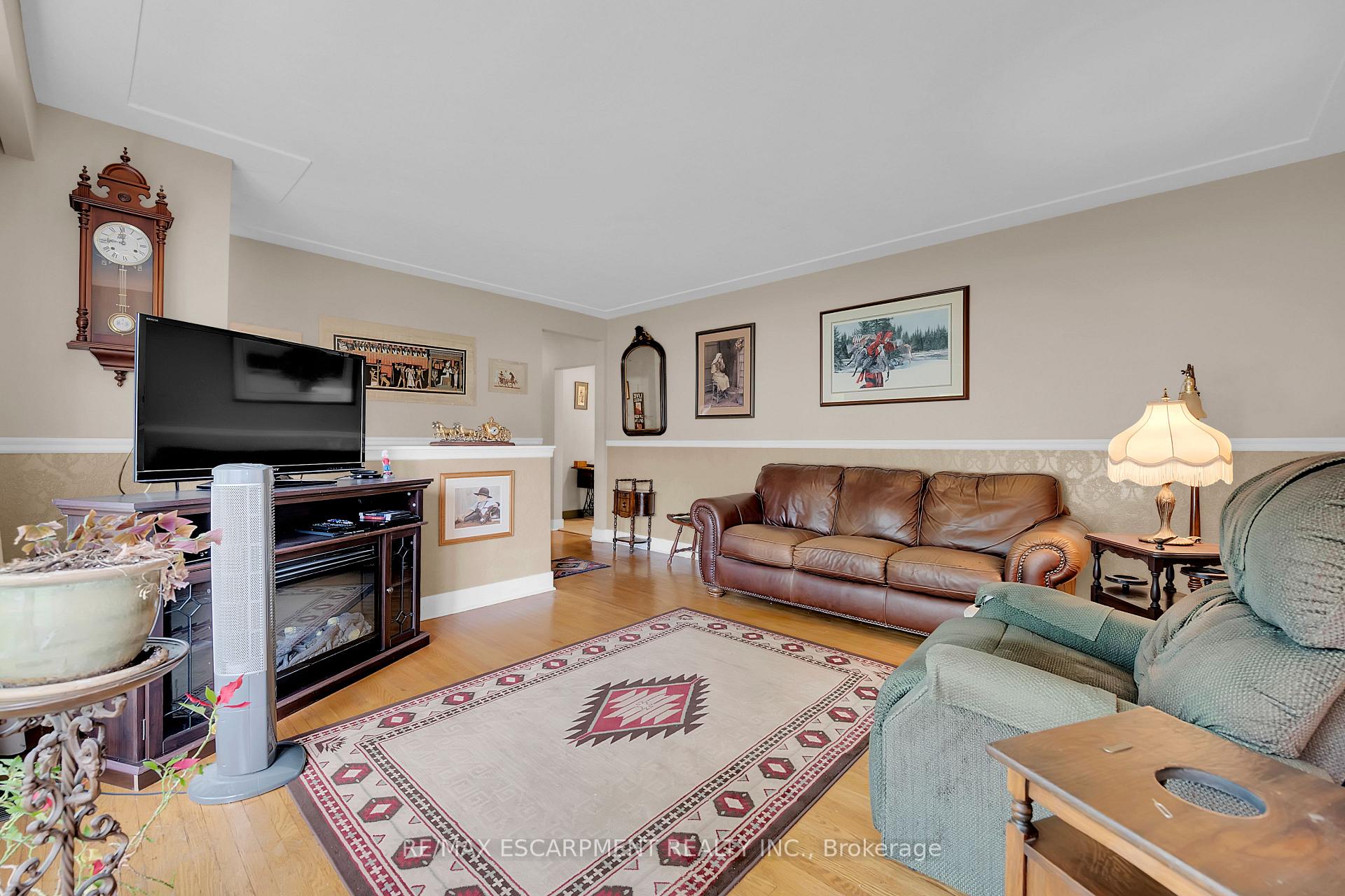 Photo 3 of 233 Helena Avenue, Hamilton, Winona — HOMEH