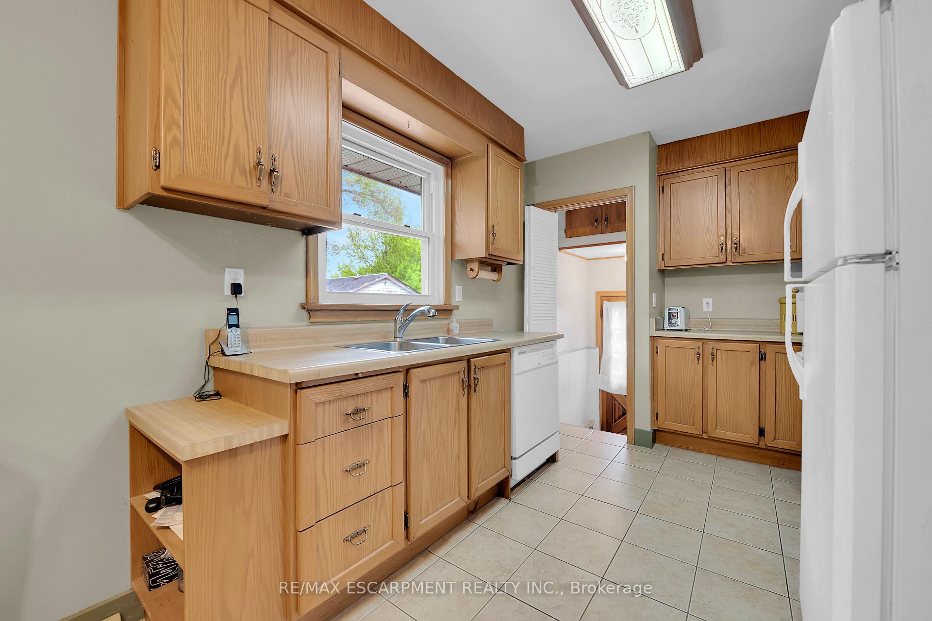Photo 15 of 233 Helena Avenue, Hamilton, Winona — HOMEH