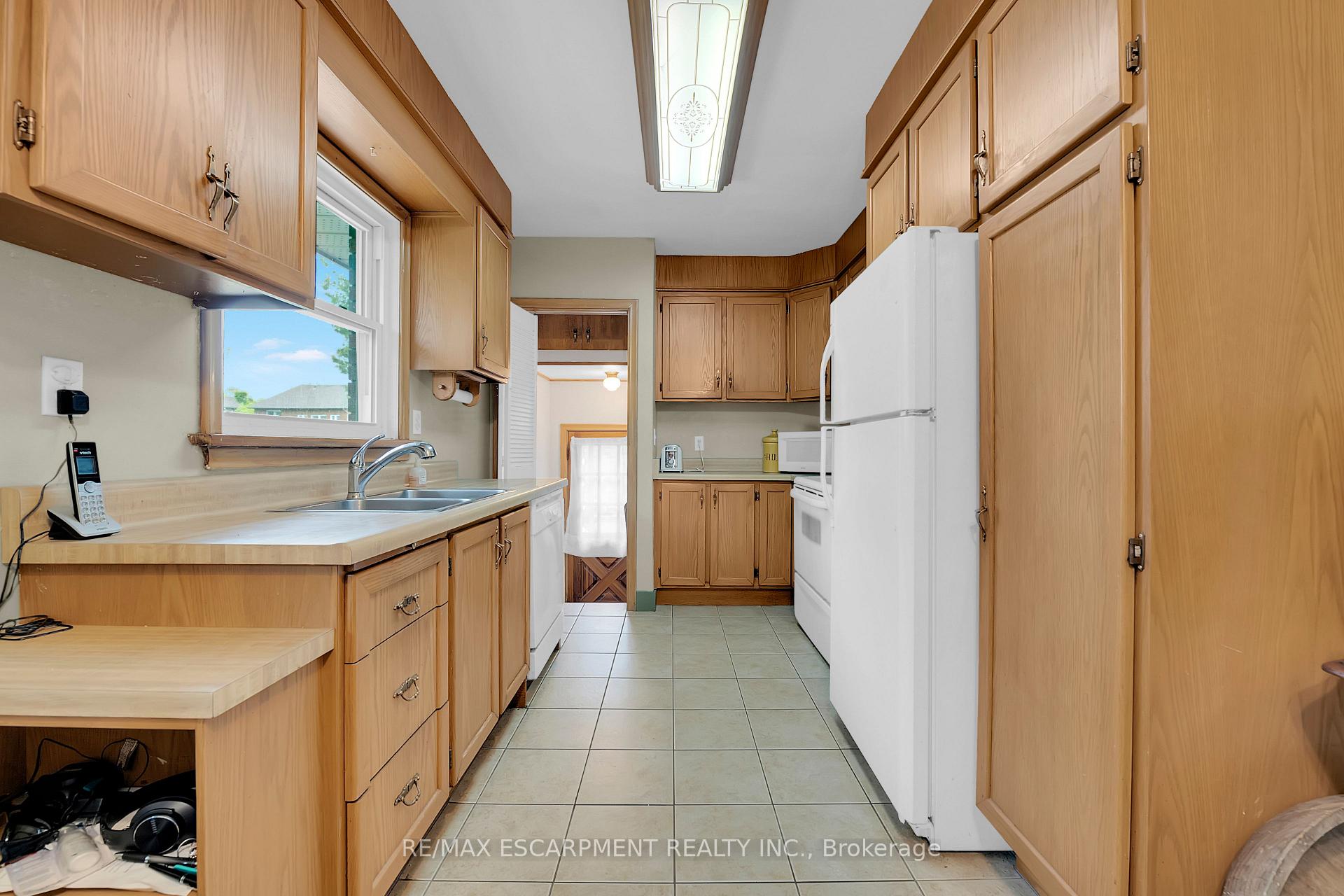 Photo 10 of 233 Helena Avenue, Hamilton, Winona — HOMEH