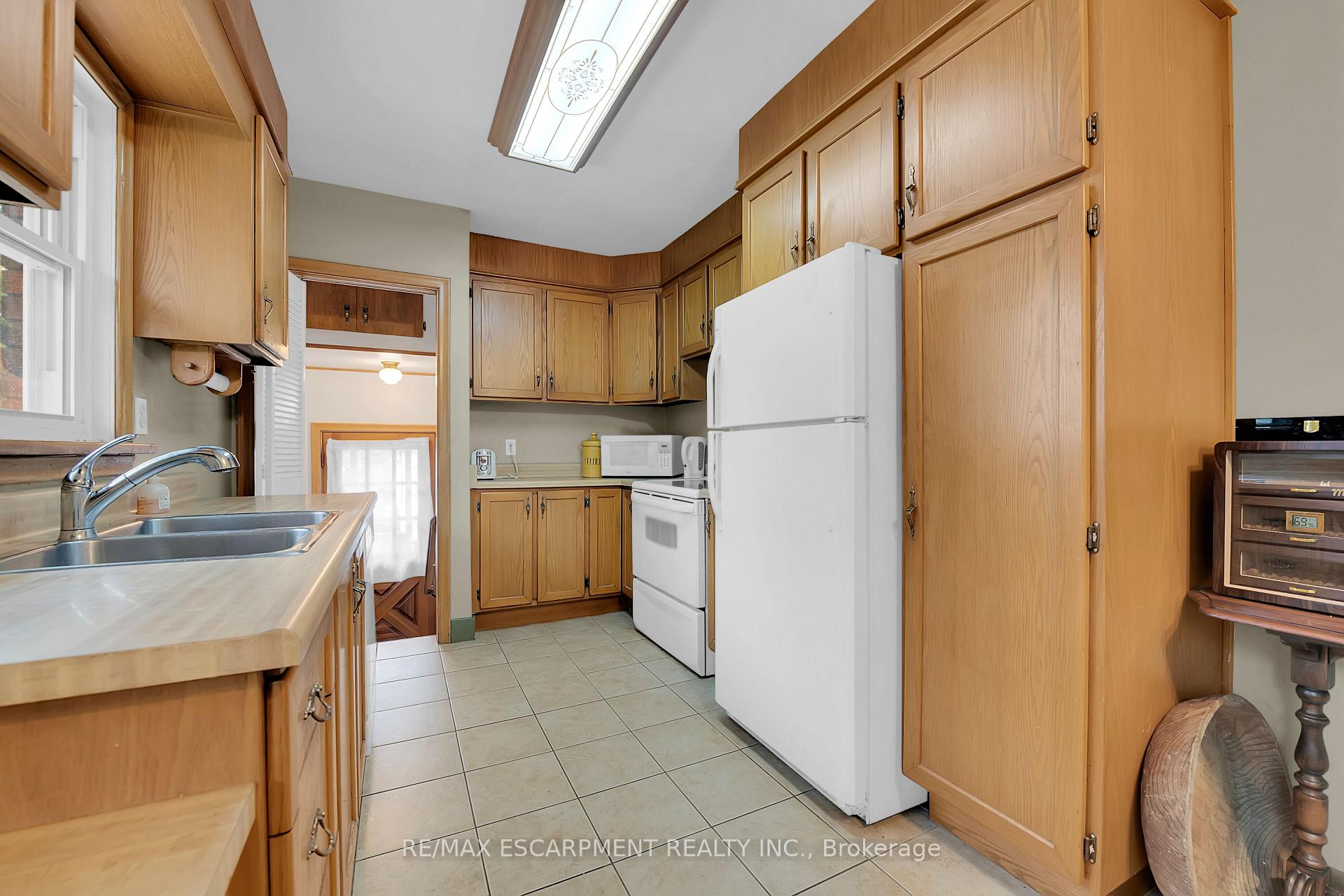 Photo 11 of 233 Helena Avenue, Hamilton, Winona — HOMEH