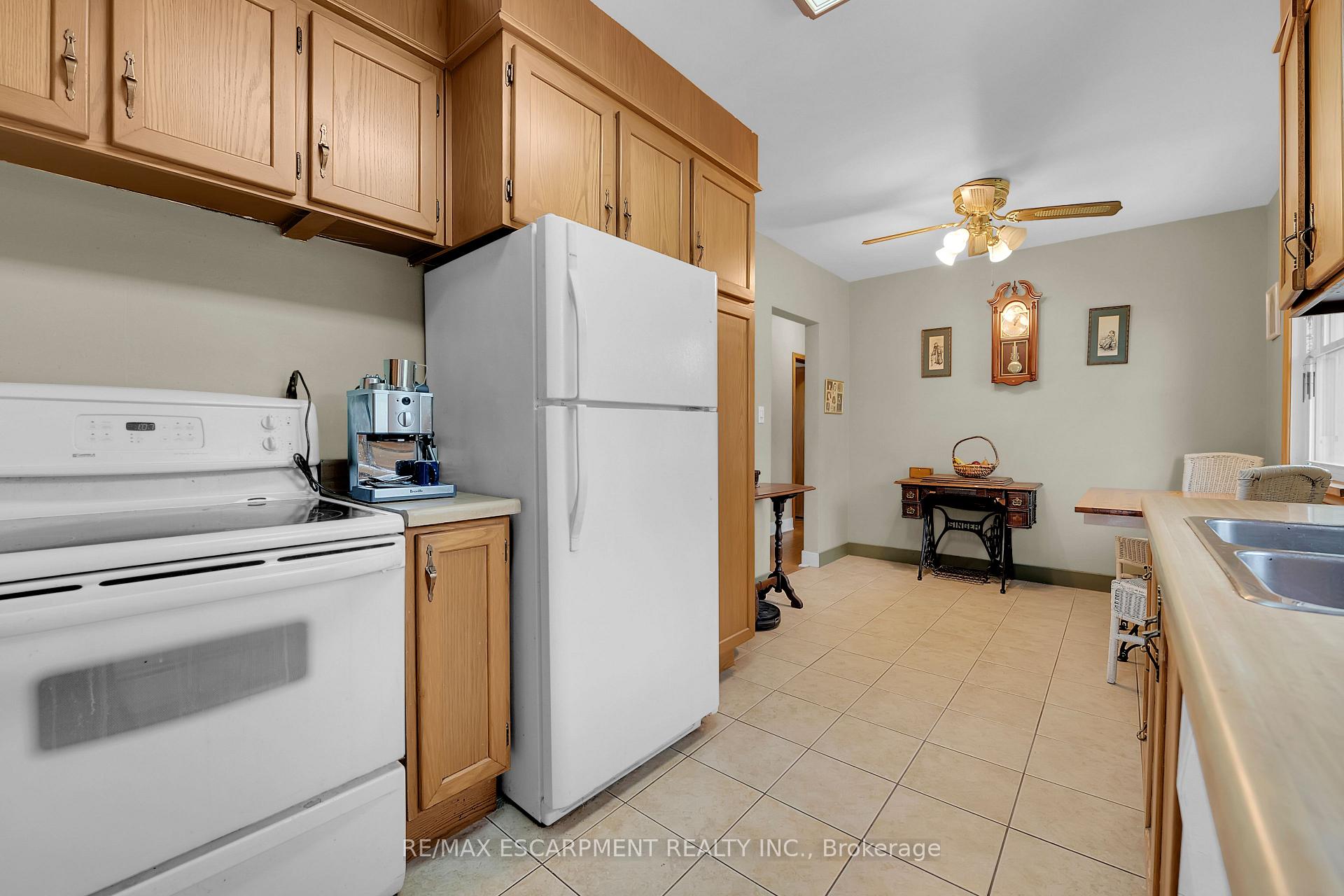 Photo 13 of 233 Helena Avenue, Hamilton, Winona — HOMEH