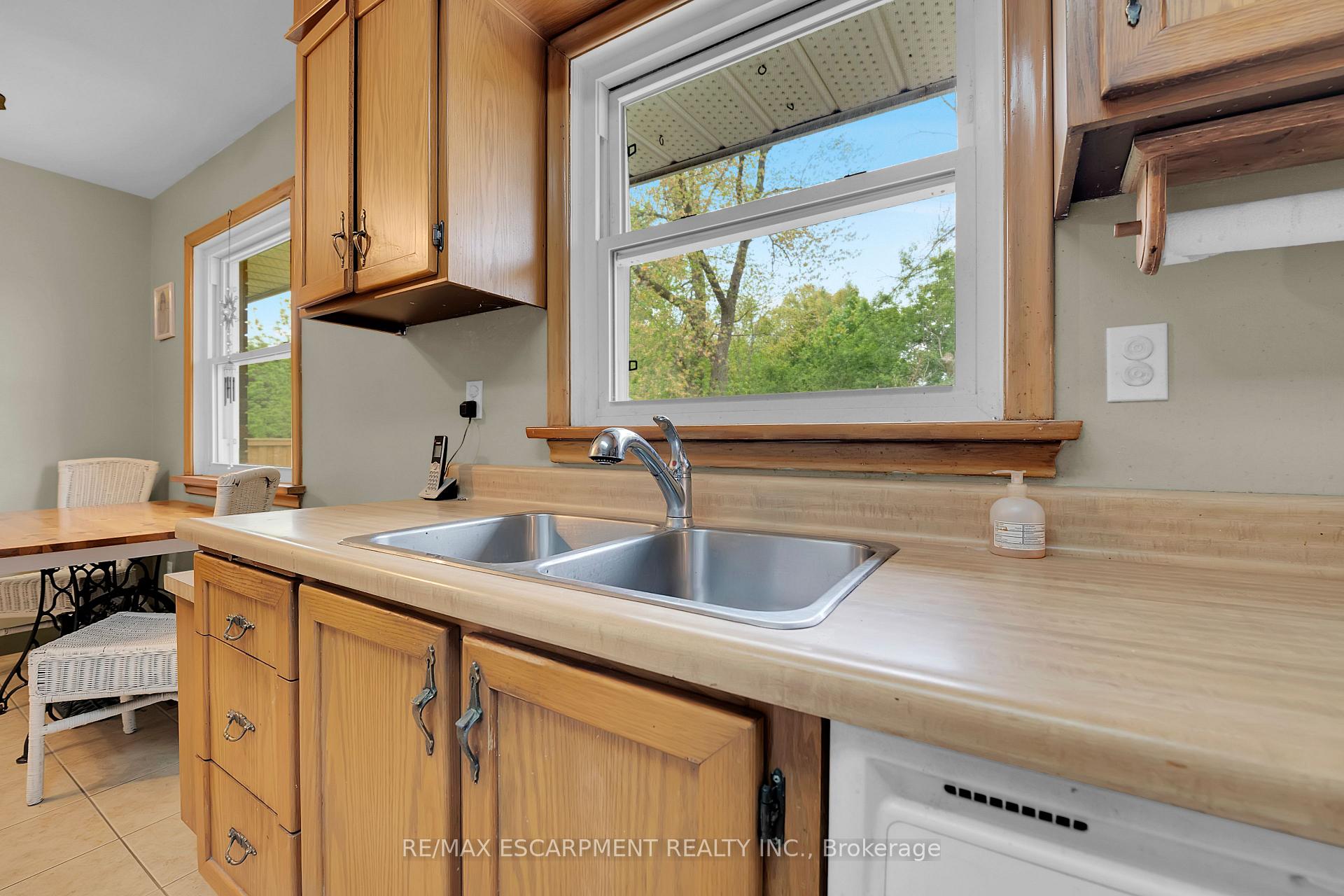 Photo 18 of 233 Helena Avenue, Hamilton, Winona — HOMEH
