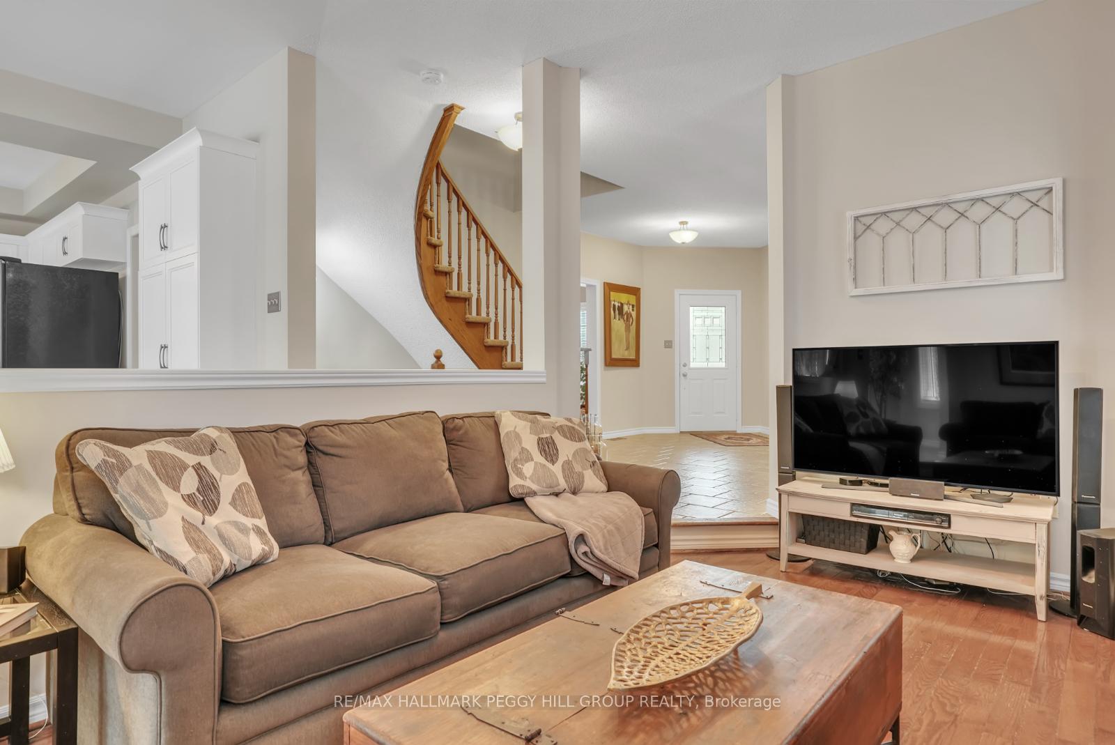 Photo 3 of 15 Black Ash Trail, Barrie, Ardagh — HOMEH