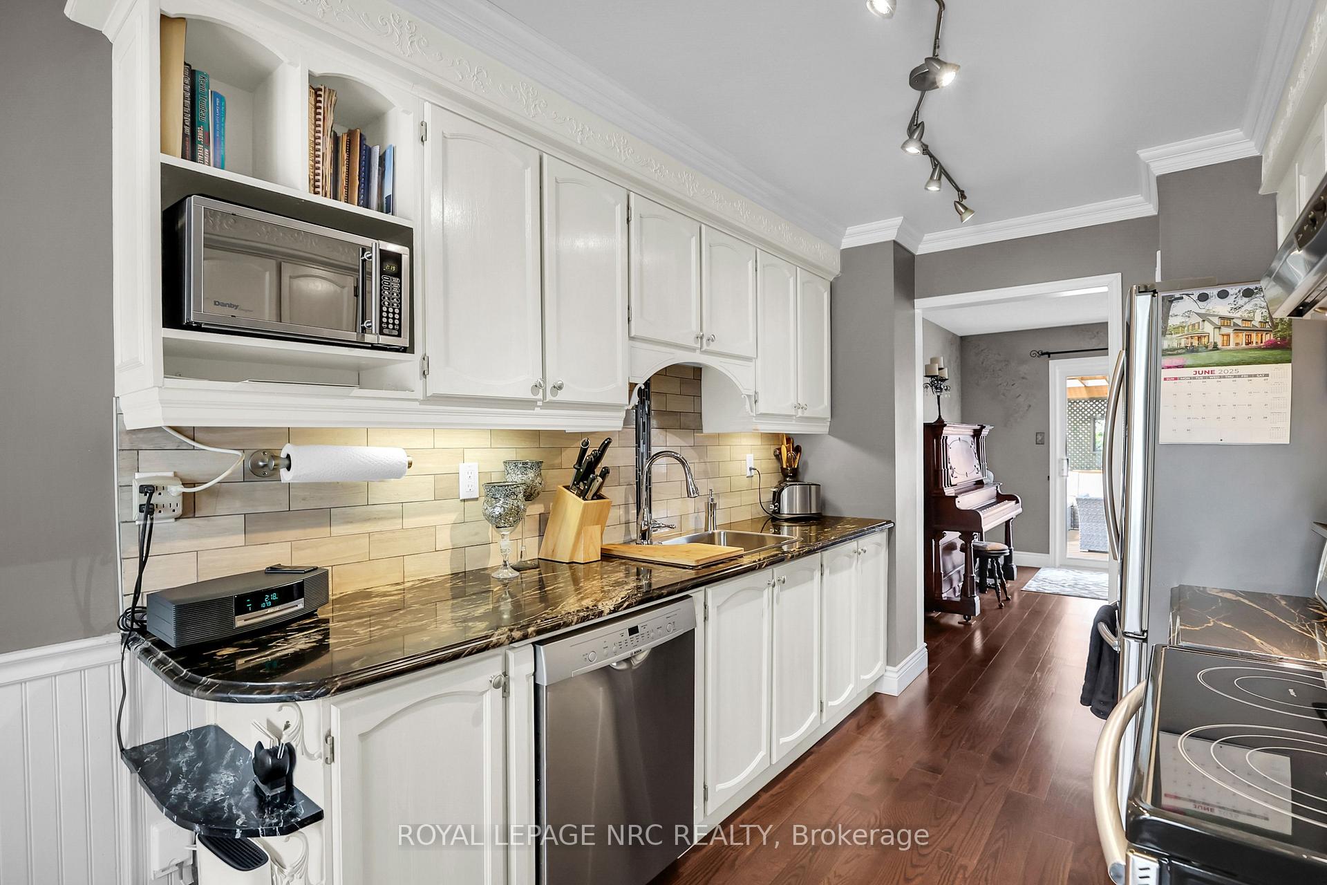 Photo 8 of 20 Glenashton Drive, Hamilton, Stoney Creek — HOMEH