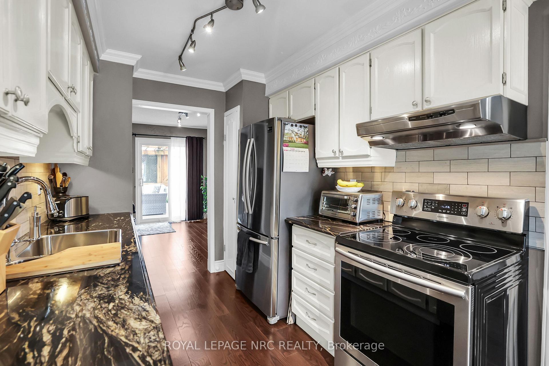 Photo 16 of 20 Glenashton Drive, Hamilton, Stoney Creek — HOMEH