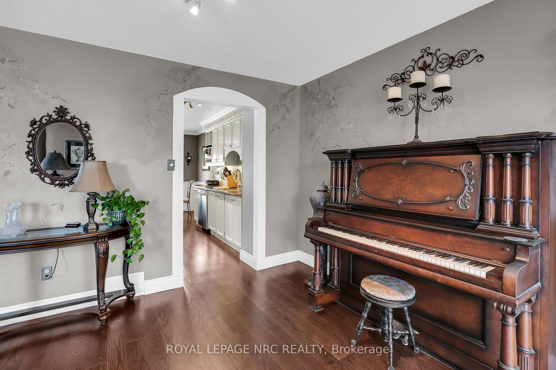 Photo 7 of 20 Glenashton Drive, Hamilton, Stoney Creek — HOMEH