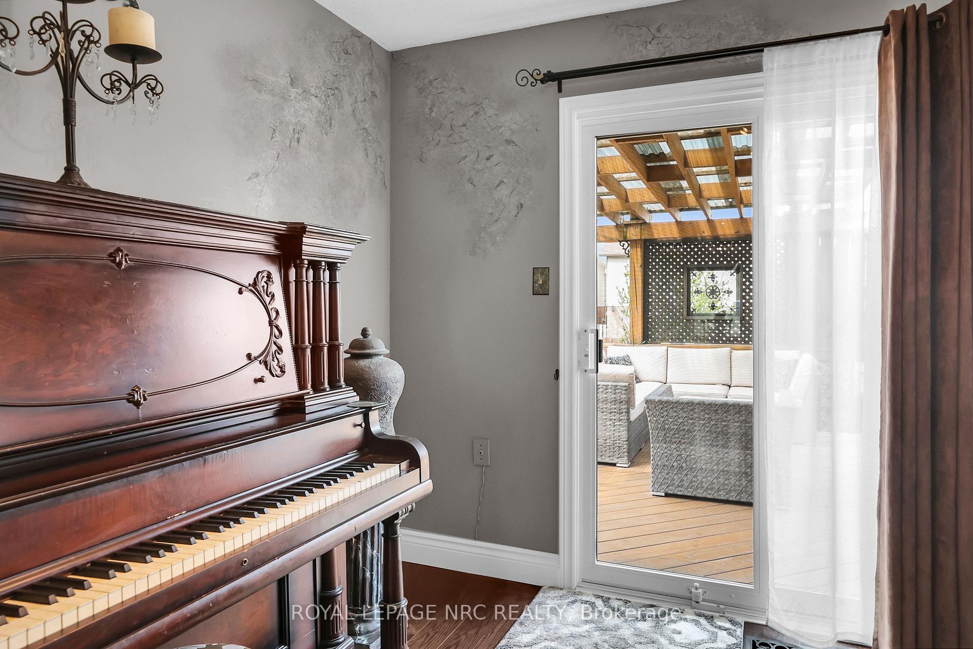 Photo 35 of 20 Glenashton Drive, Hamilton, Stoney Creek — HOMEH
