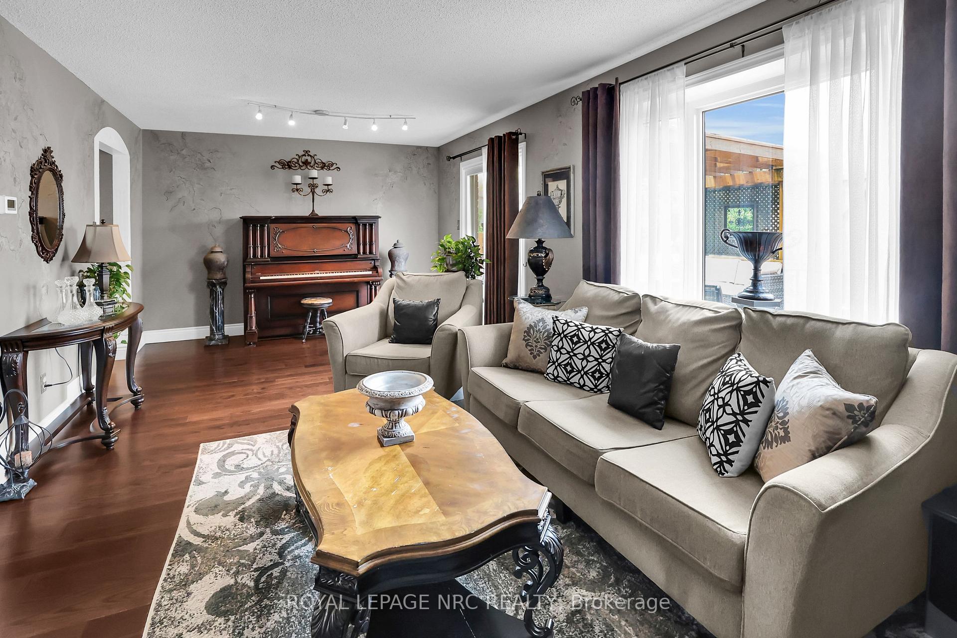 Photo 28 of 20 Glenashton Drive, Hamilton, Stoney Creek — HOMEH