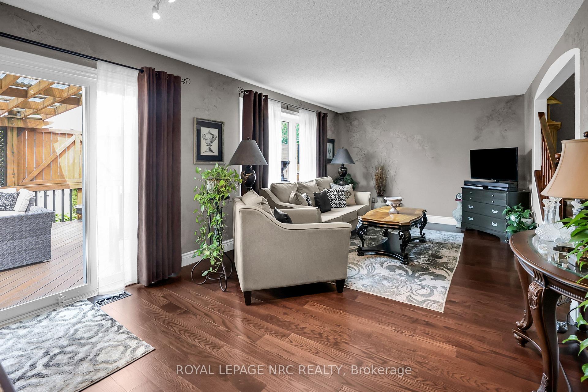Photo 23 of 20 Glenashton Drive, Hamilton, Stoney Creek — HOMEH