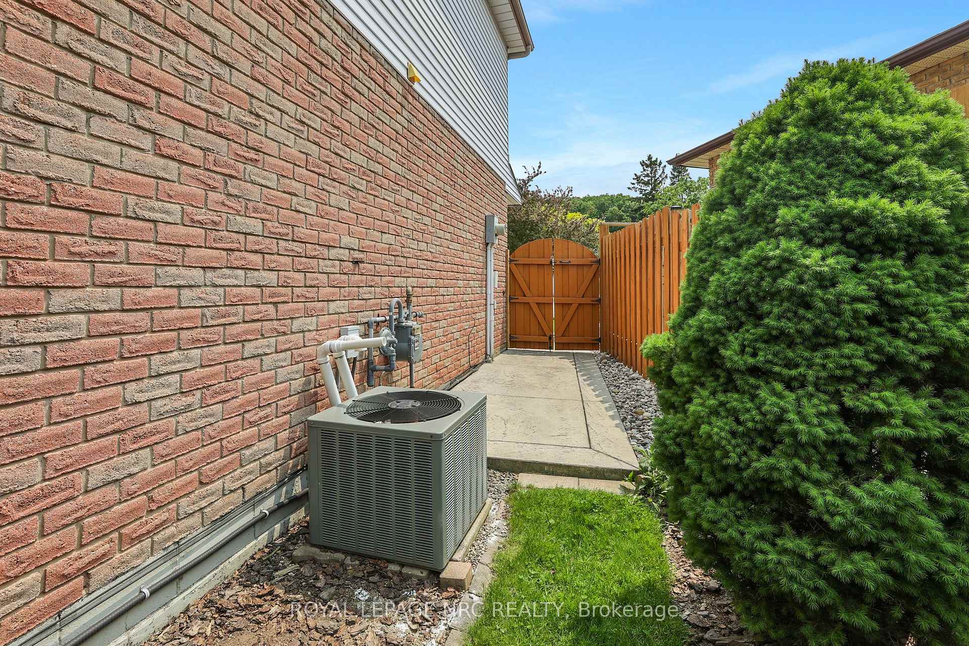 Photo 32 of 20 Glenashton Drive, Hamilton, Stoney Creek — HOMEH