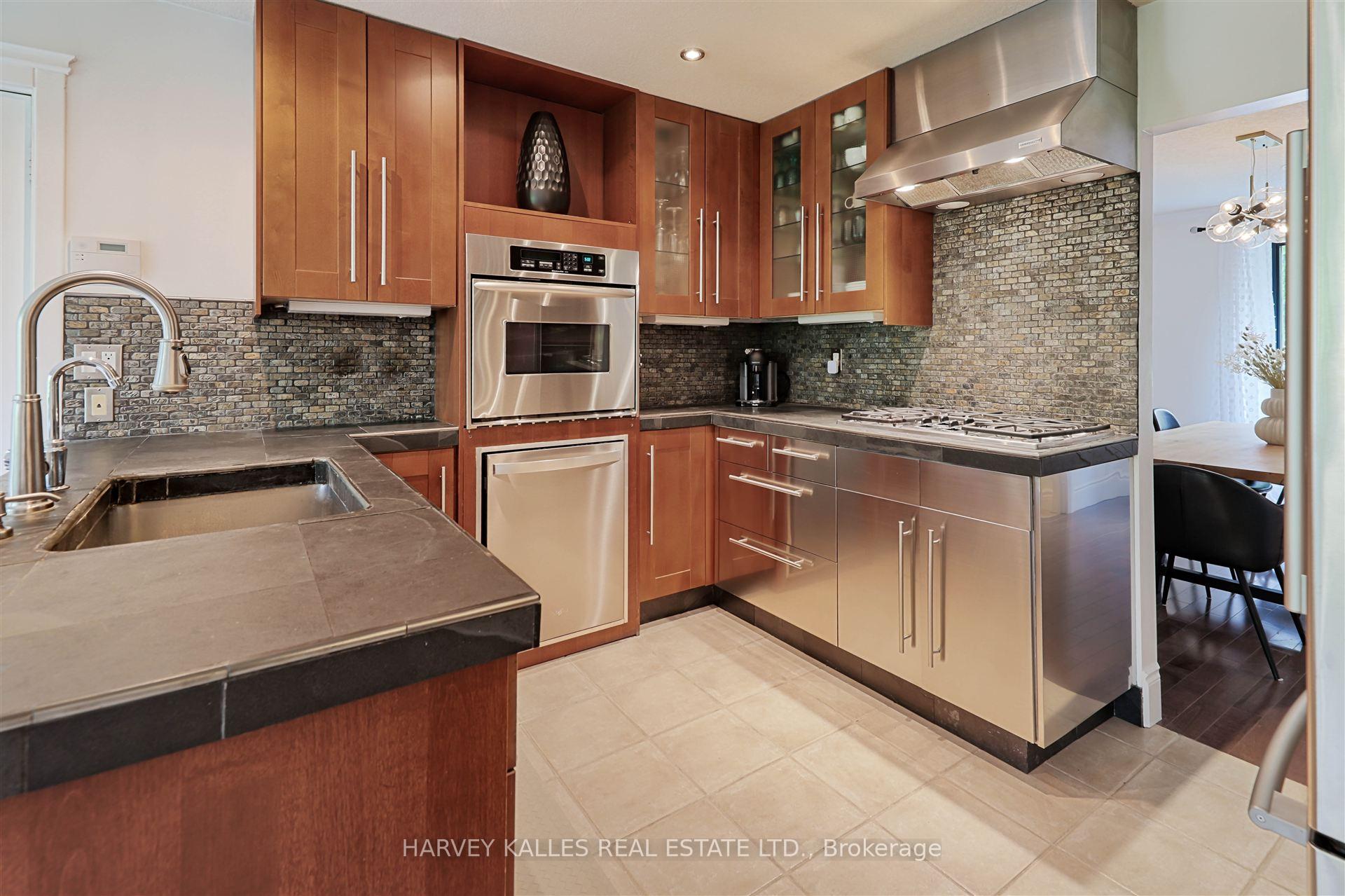 Photo 10 of 63 Inwood Crescent, Kitchener, Westmount - Kitchener — HOMEH
