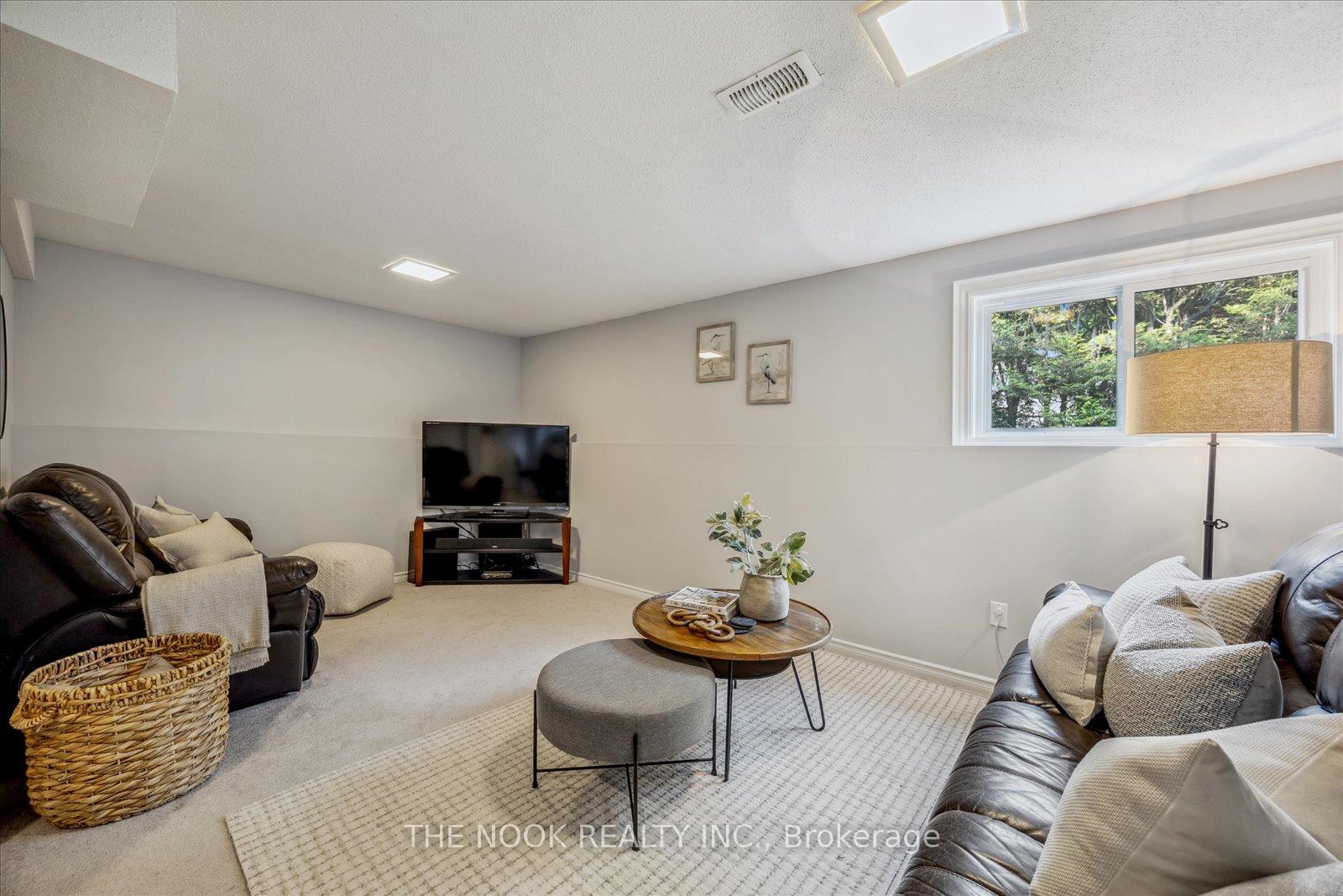 Photo 14 of 27 Andrea Road, Ajax, South East — HOMEH