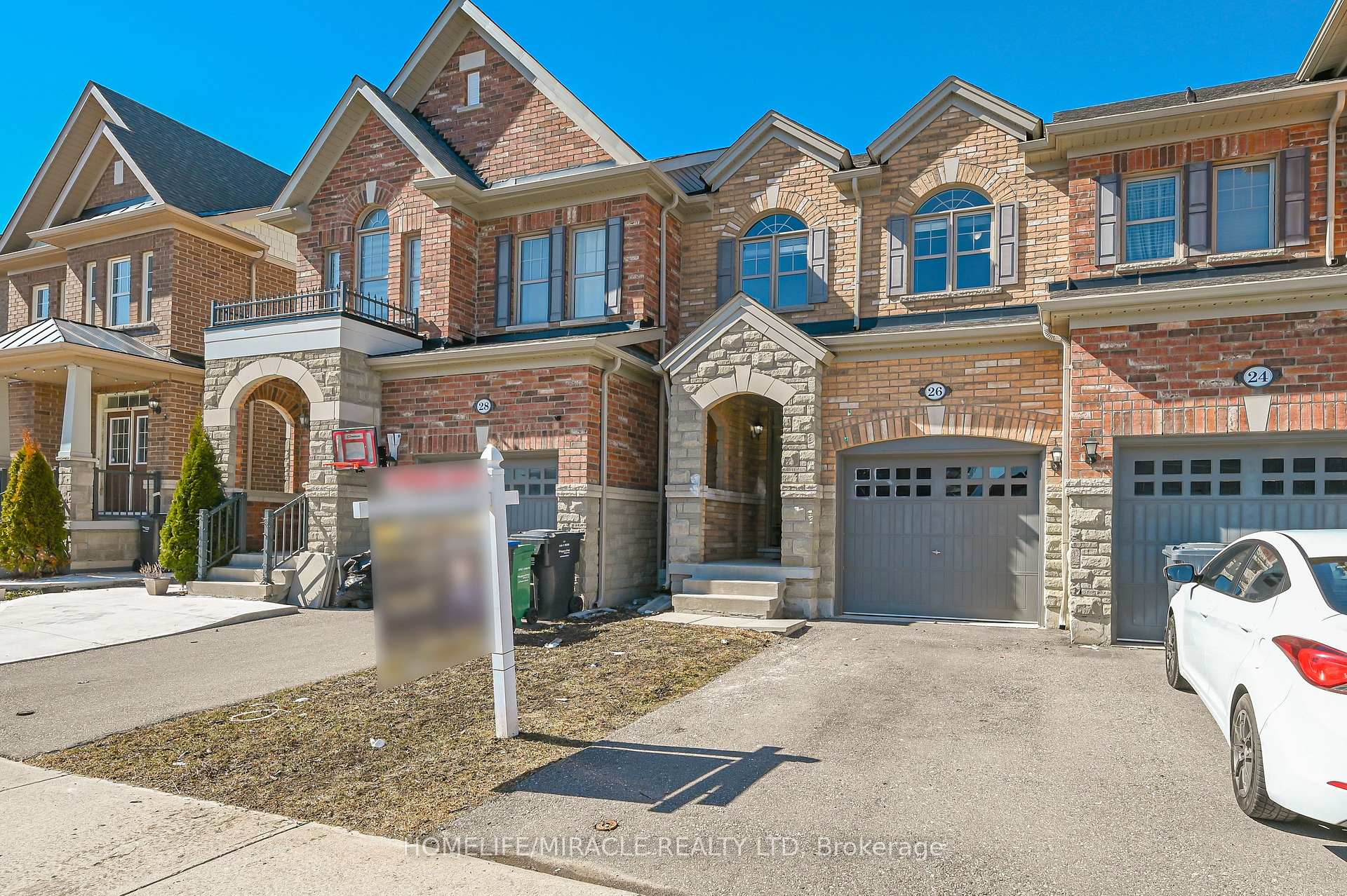Photo 8 of 26 Hogan Manor Drive, Brampton, Brampton West — HOMEH