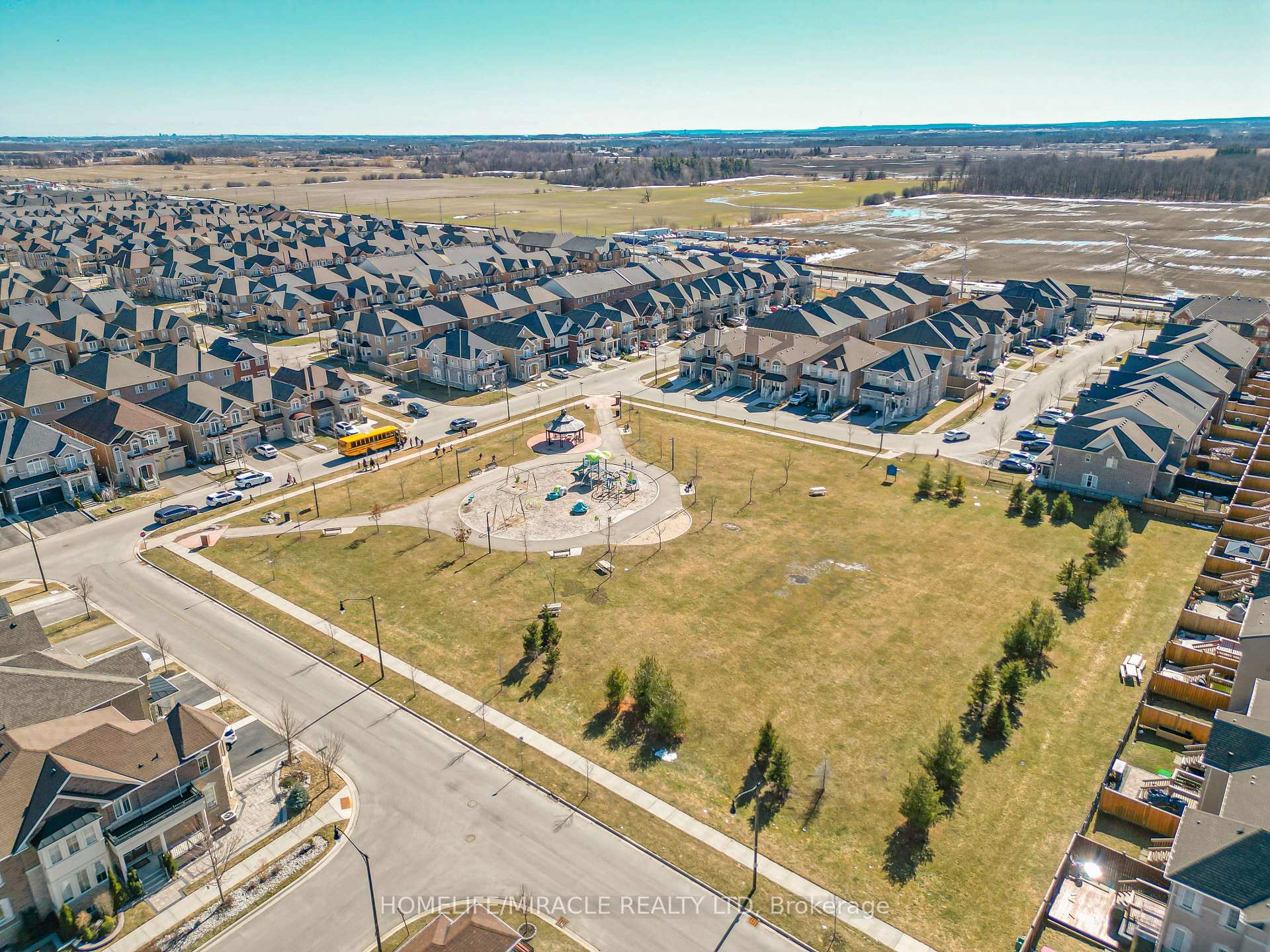 Photo 6 of 26 Hogan Manor Drive, Brampton, Brampton West — HOMEH