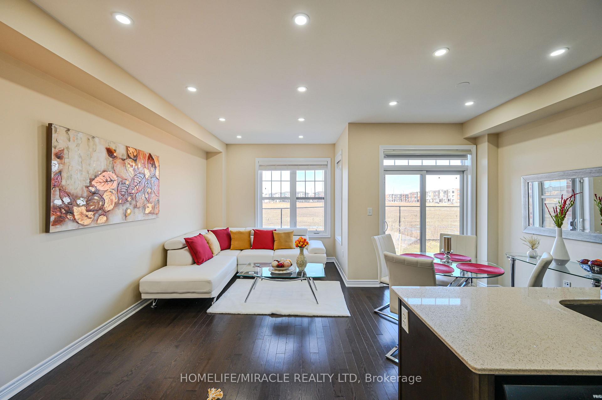 Photo 10 of 26 Hogan Manor Drive, Brampton, Brampton West — HOMEH
