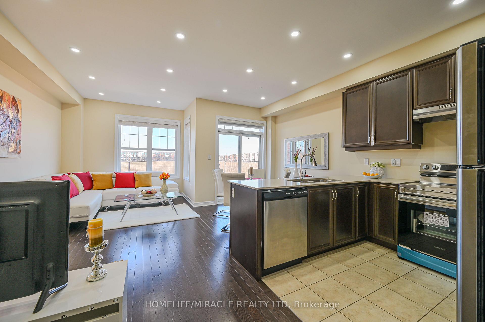 Photo 14 of 26 Hogan Manor Drive, Brampton, Brampton West — HOMEH