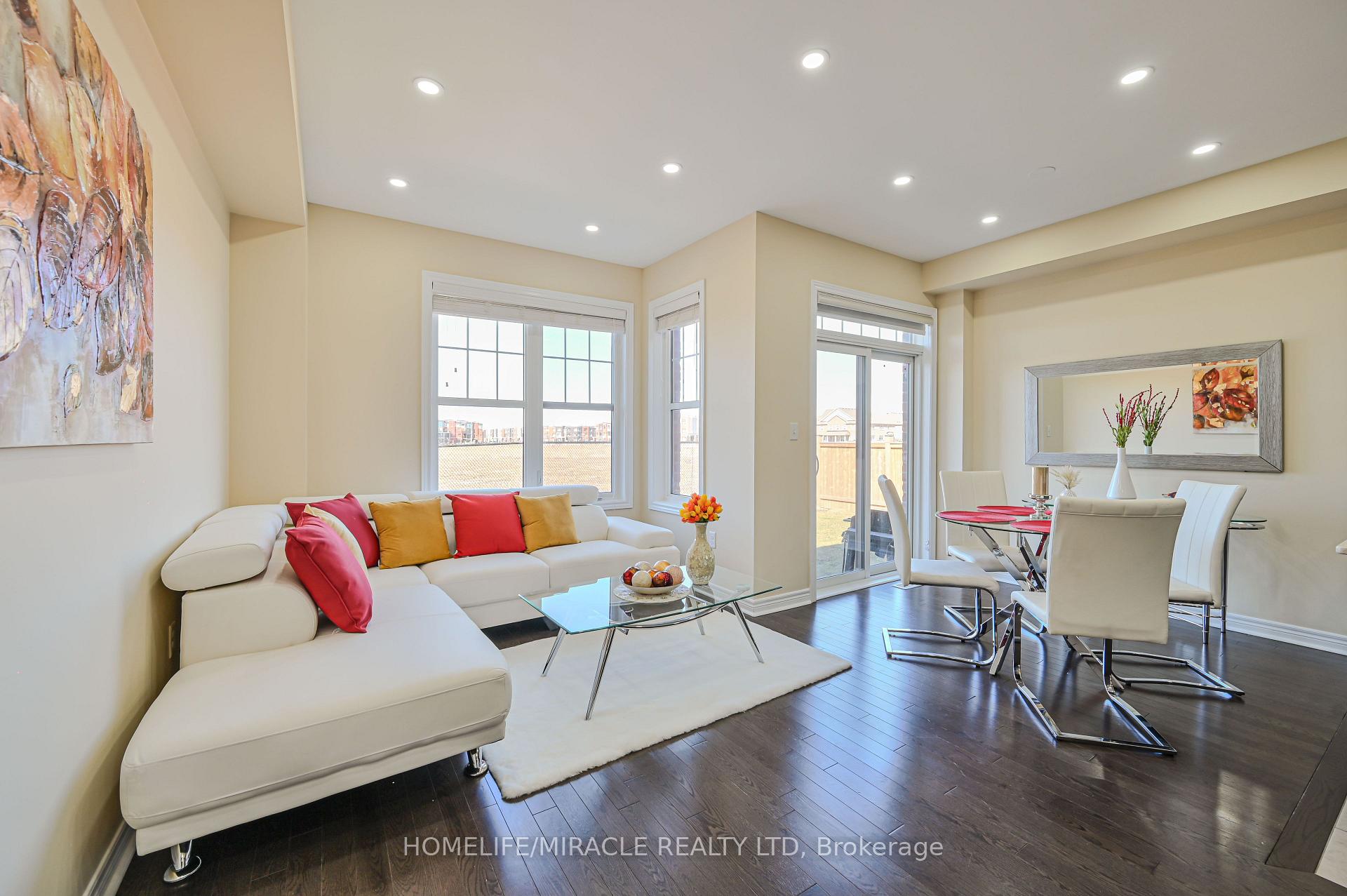 Photo 5 of 26 Hogan Manor Drive, Brampton, Brampton West — HOMEH