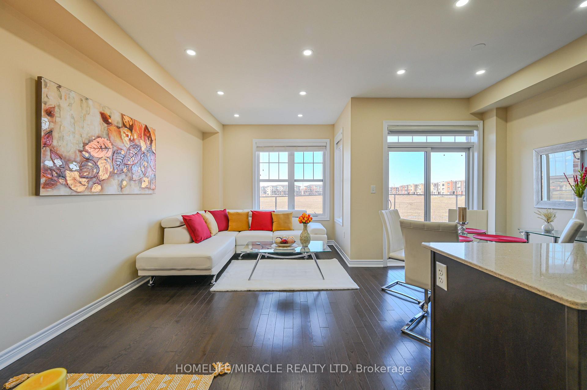 Photo 12 of 26 Hogan Manor Drive, Brampton, Brampton West — HOMEH