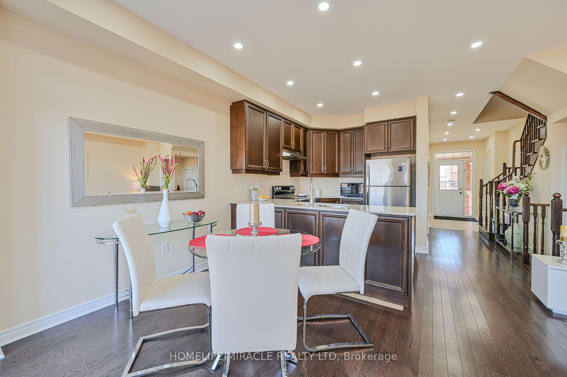 Photo 15 of 26 Hogan Manor Drive, Brampton, Brampton West — HOMEH