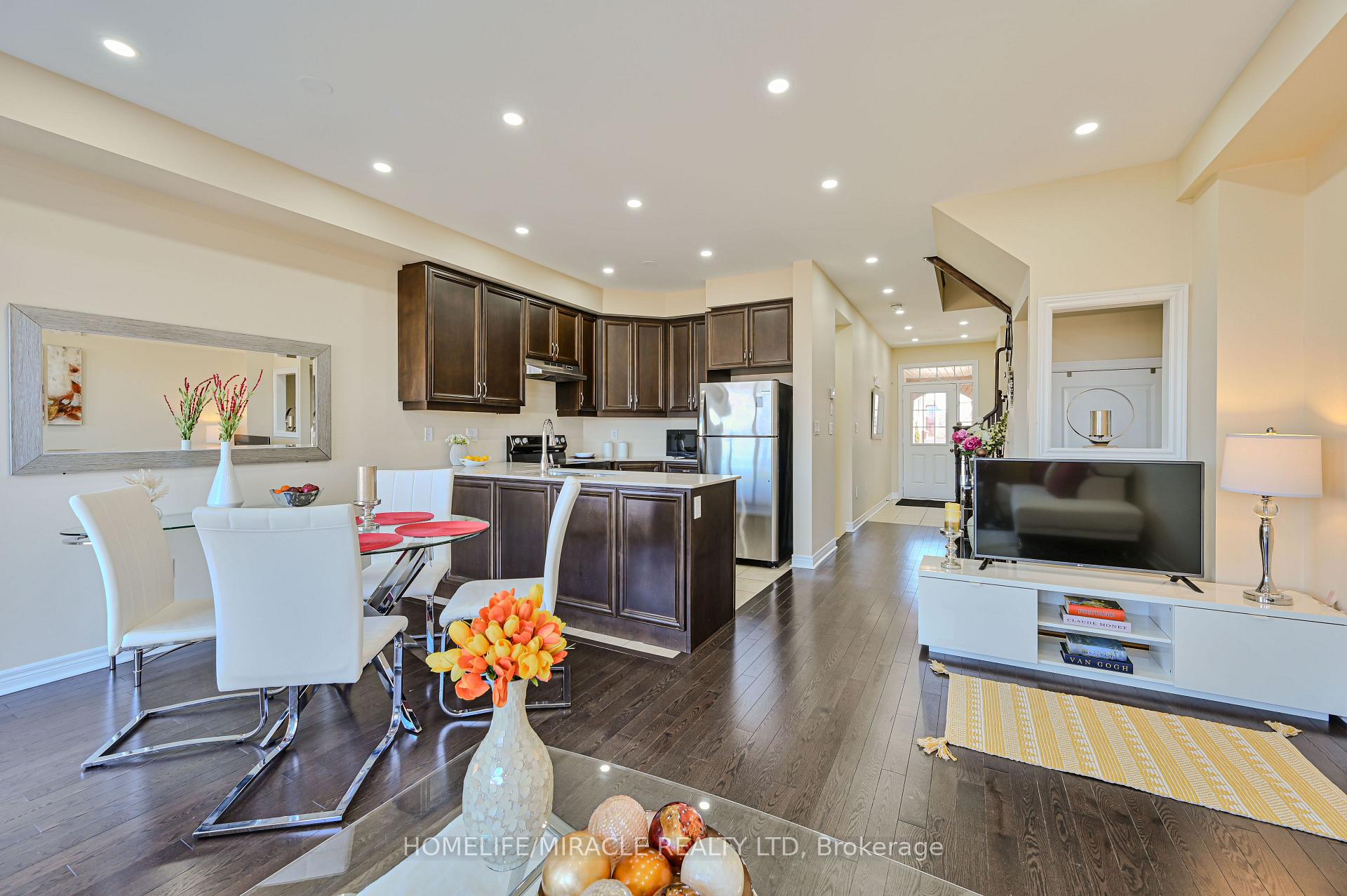 Photo 16 of 26 Hogan Manor Drive, Brampton, Brampton West — HOMEH