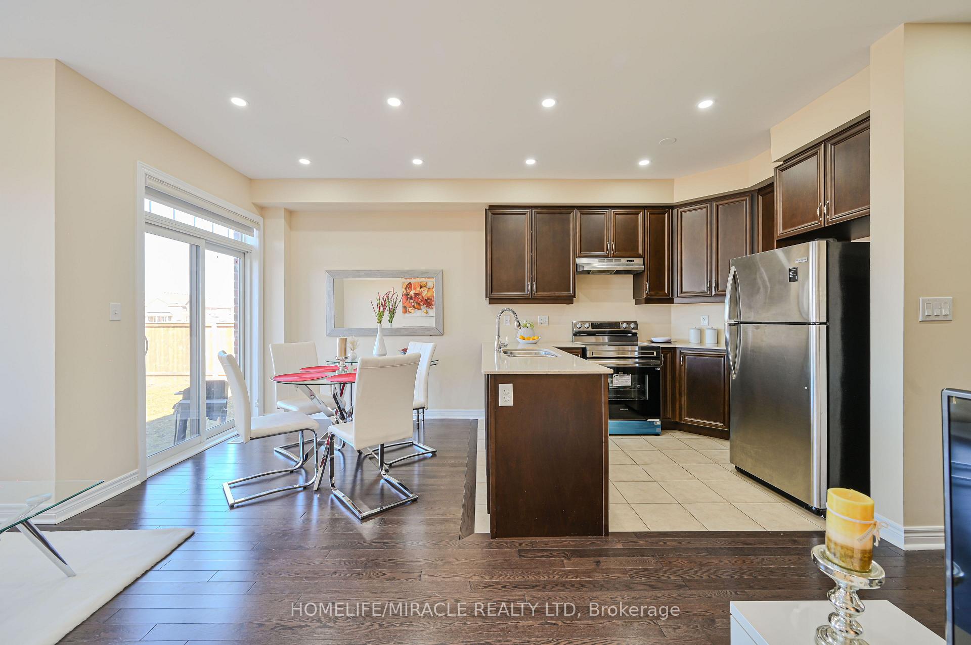 Photo 13 of 26 Hogan Manor Drive, Brampton, Brampton West — HOMEH