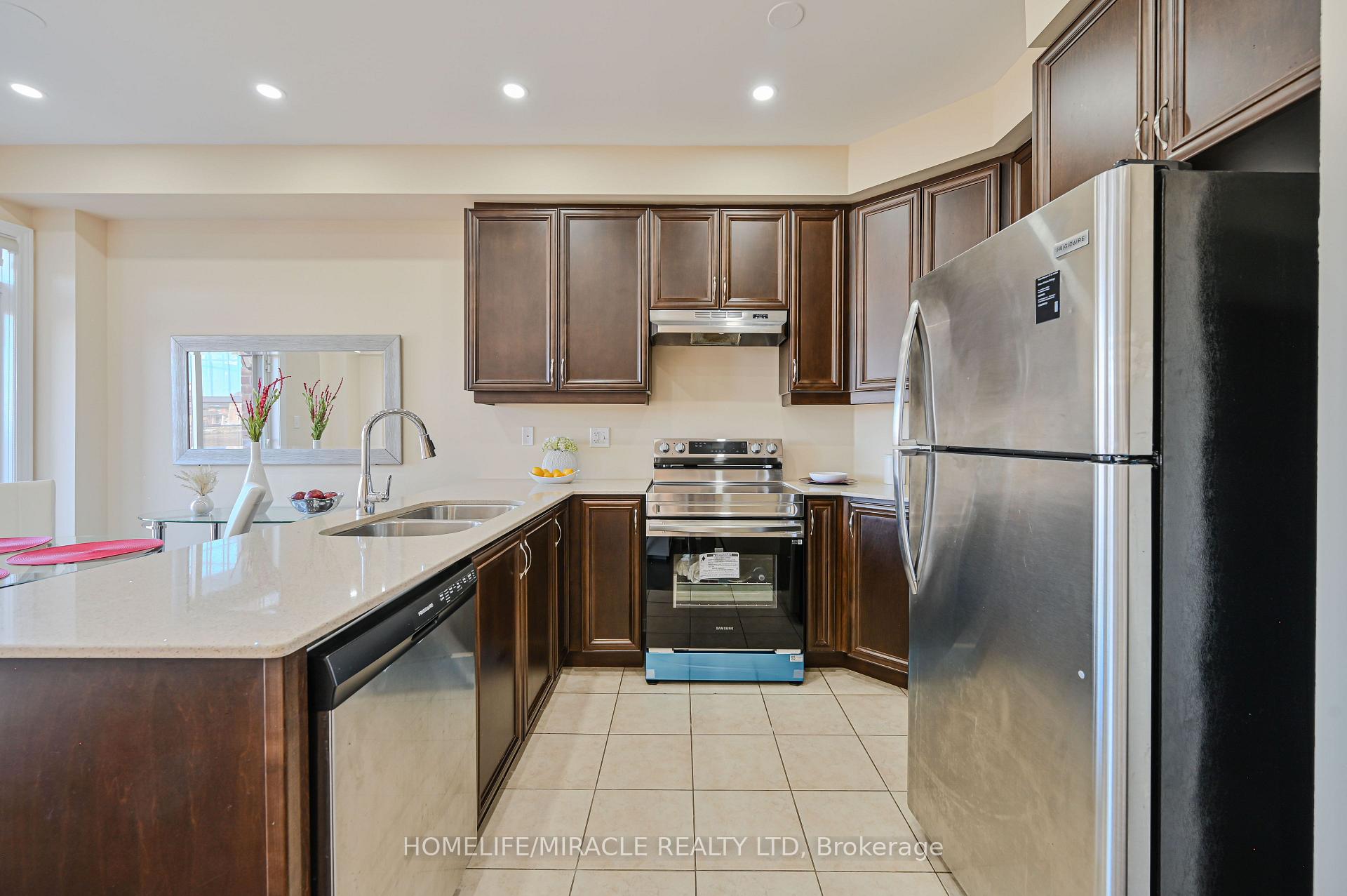 Photo 18 of 26 Hogan Manor Drive, Brampton, Brampton West — HOMEH