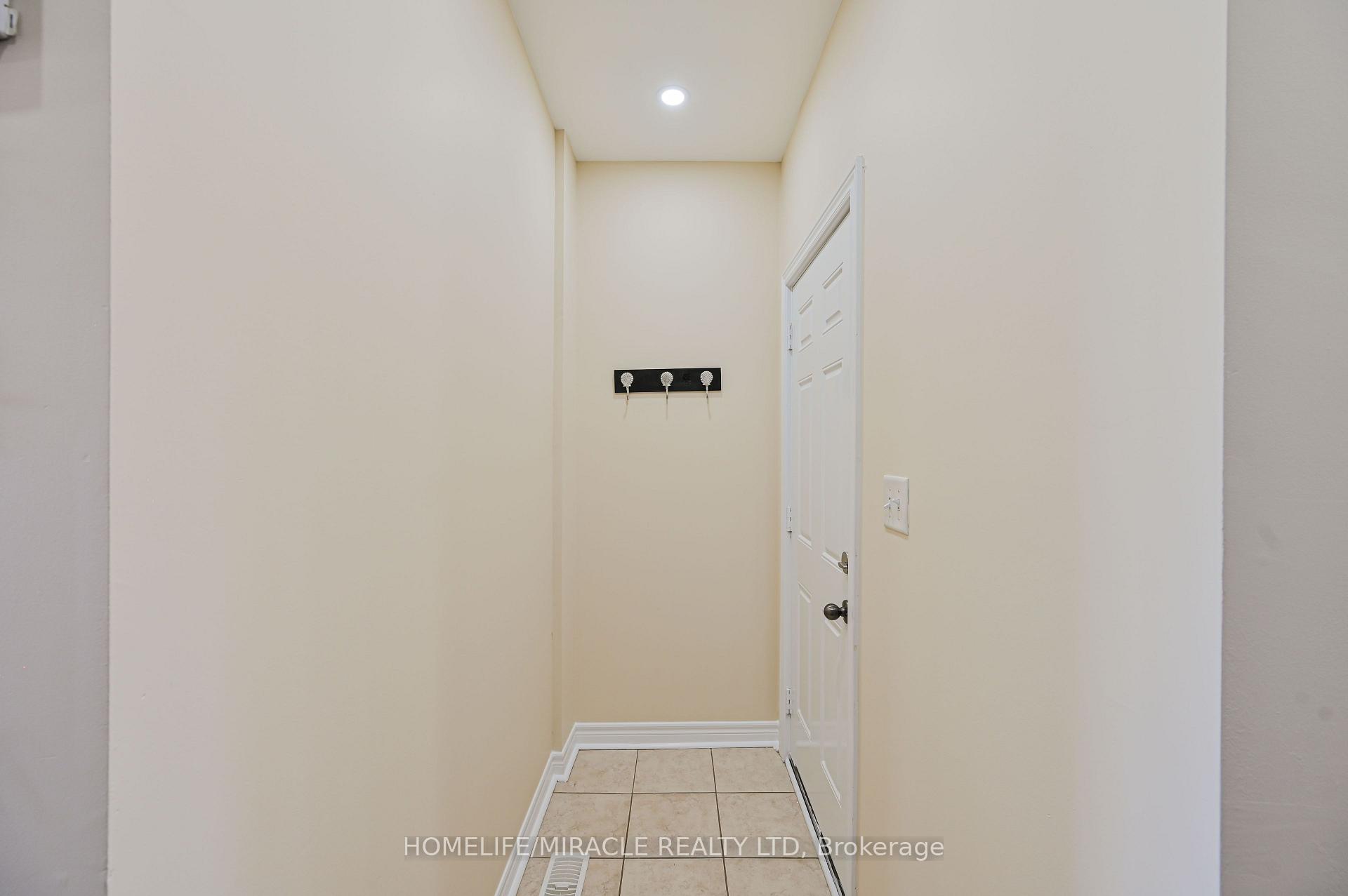 Photo 17 of 26 Hogan Manor Drive, Brampton, Brampton West — HOMEH