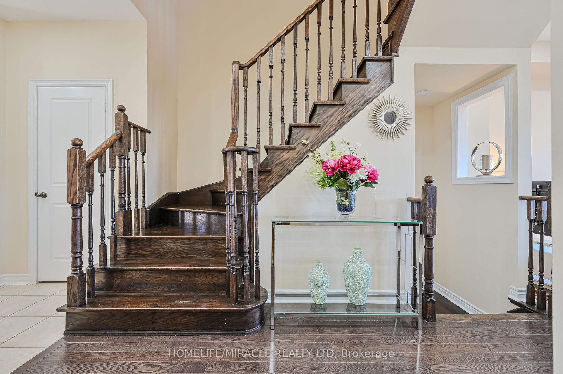 Photo 27 of 26 Hogan Manor Drive, Brampton, Brampton West — HOMEH