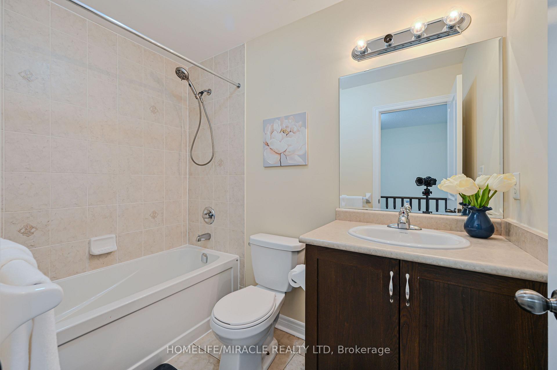 Photo 42 of 26 Hogan Manor Drive, Brampton, Brampton West — HOMEH