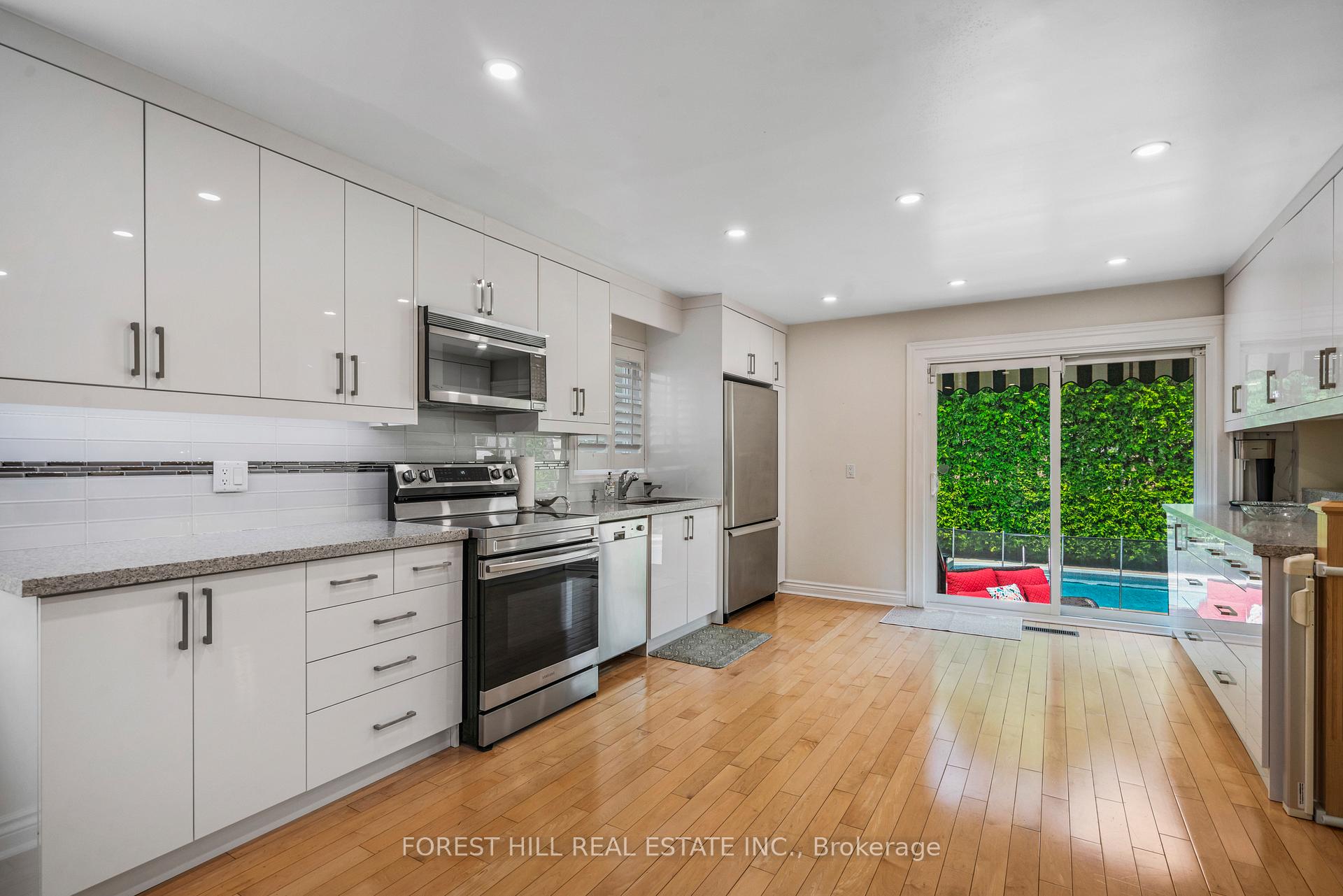 Photo 6 of 69 Breckonwood Crescent, Markham, Aileen-Willowbrook — HOMEH