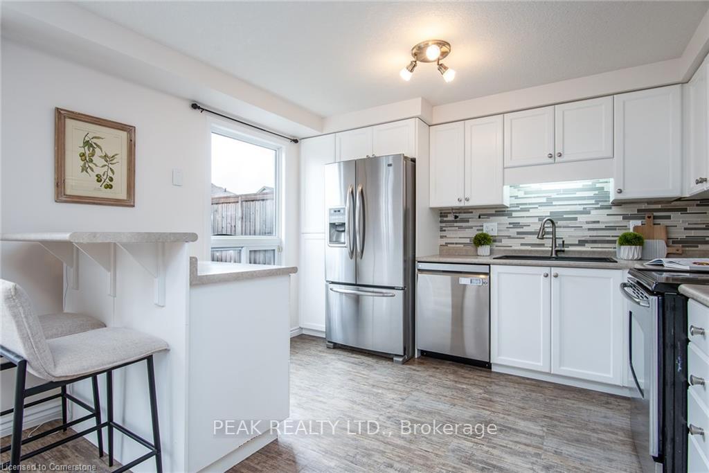Photo 4 of 11 Madeleine Street, Kitchener — HOMEH