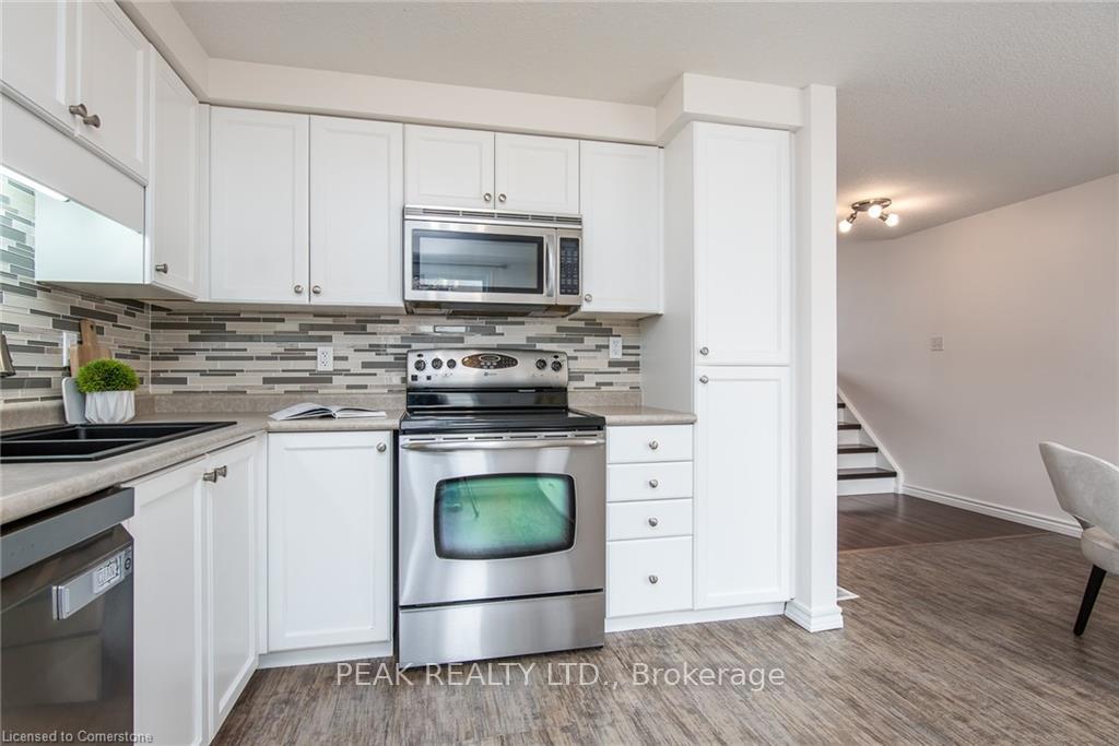 Photo 25 of 11 Madeleine Street, Kitchener — HOMEH